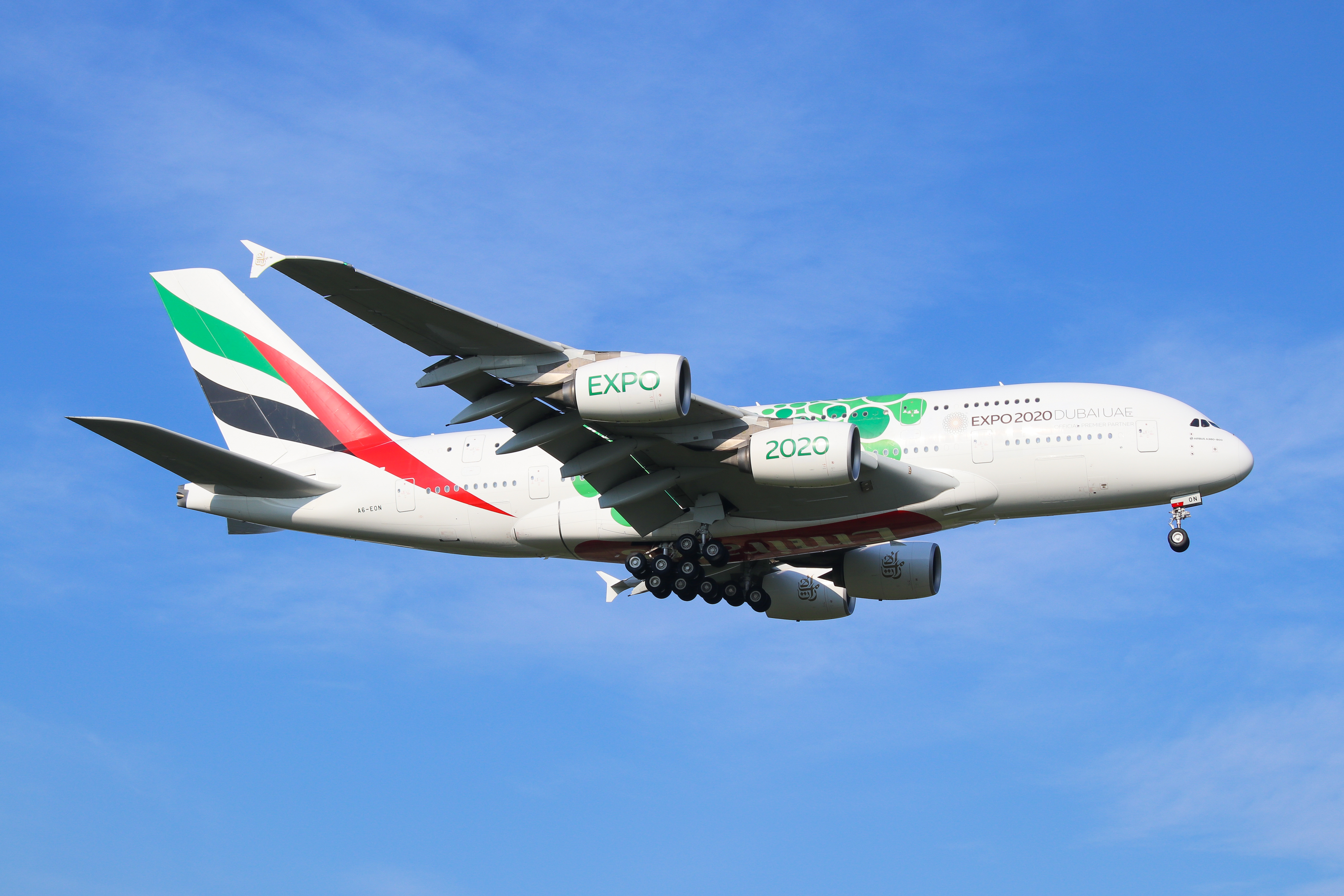 Full size: Emirates Airbus A380-800 A6-EON at Washington Dulles International Airport