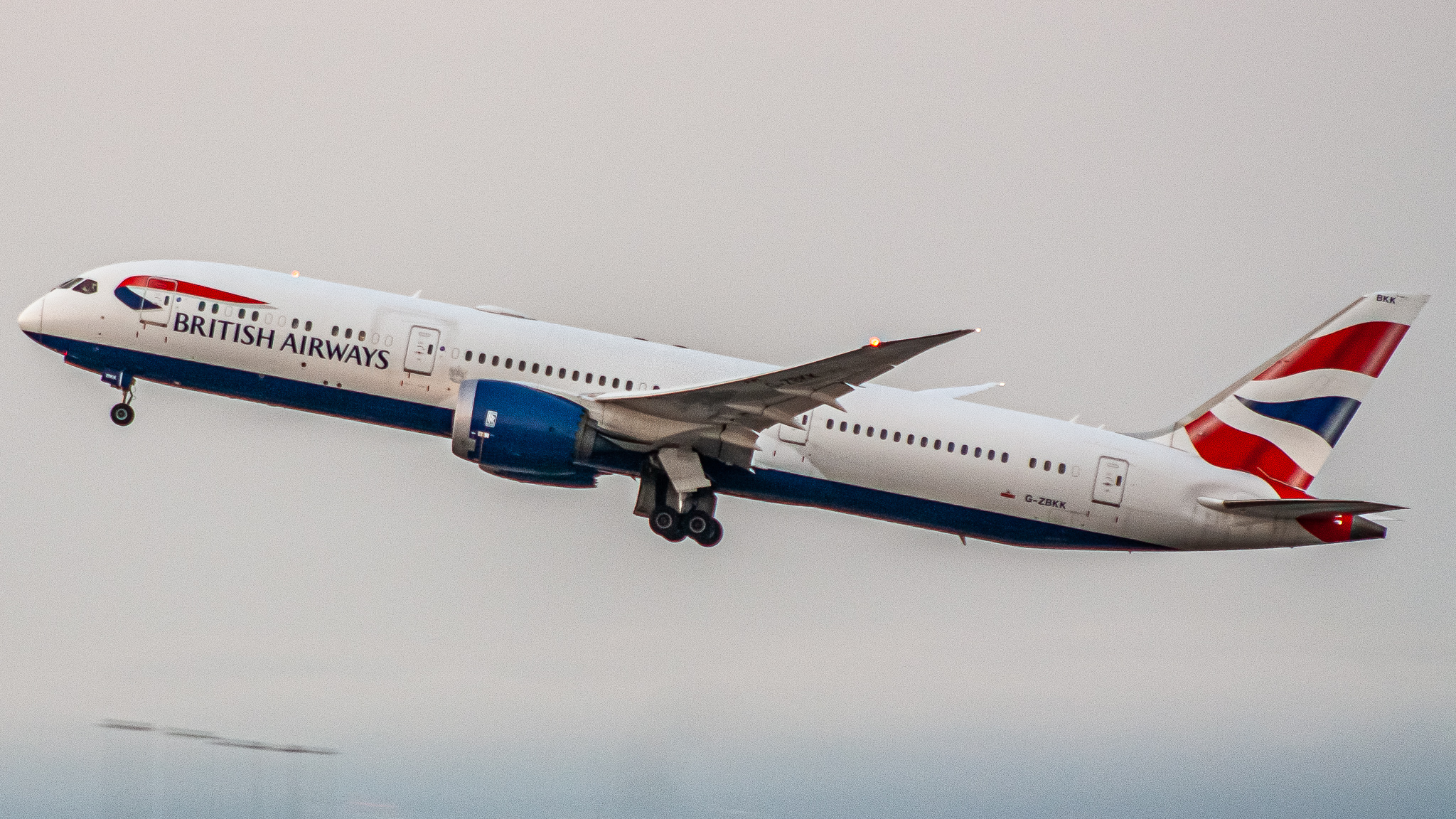 Full size: British Airways Boeing 787-9 G-ZBKK at San Francisco International Airport