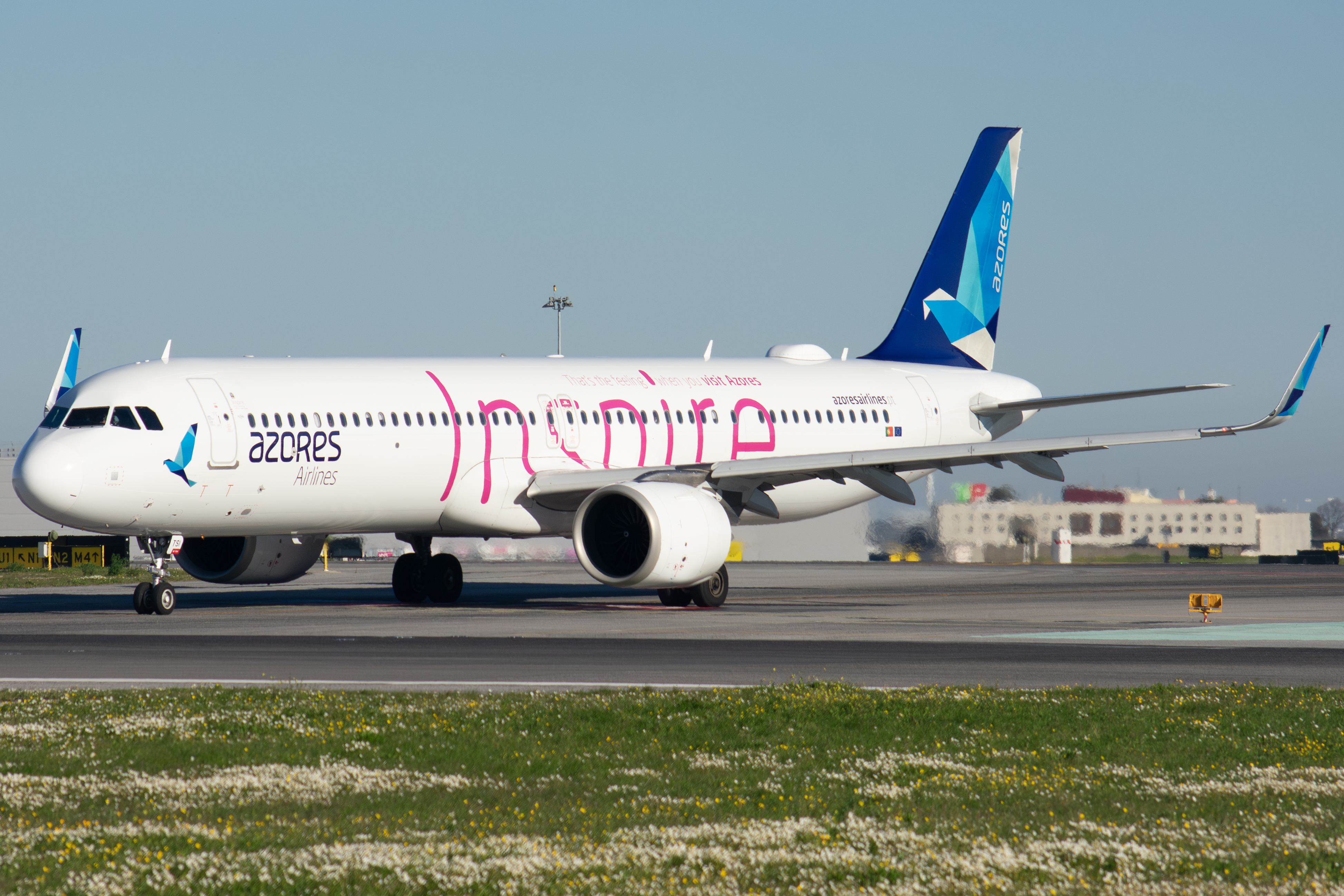 Full size: Azores Airlines Airbus A321LR CS-TSI at Lisbon Humberto Delgado Airport