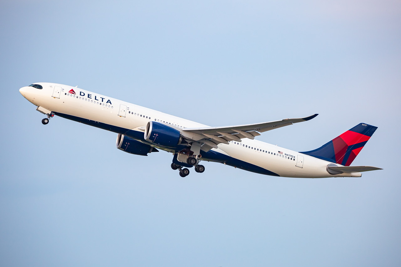 Full size: Delta Airlines Airbus A330-900 N417DX at General Edward Lawrence Logan International Airport