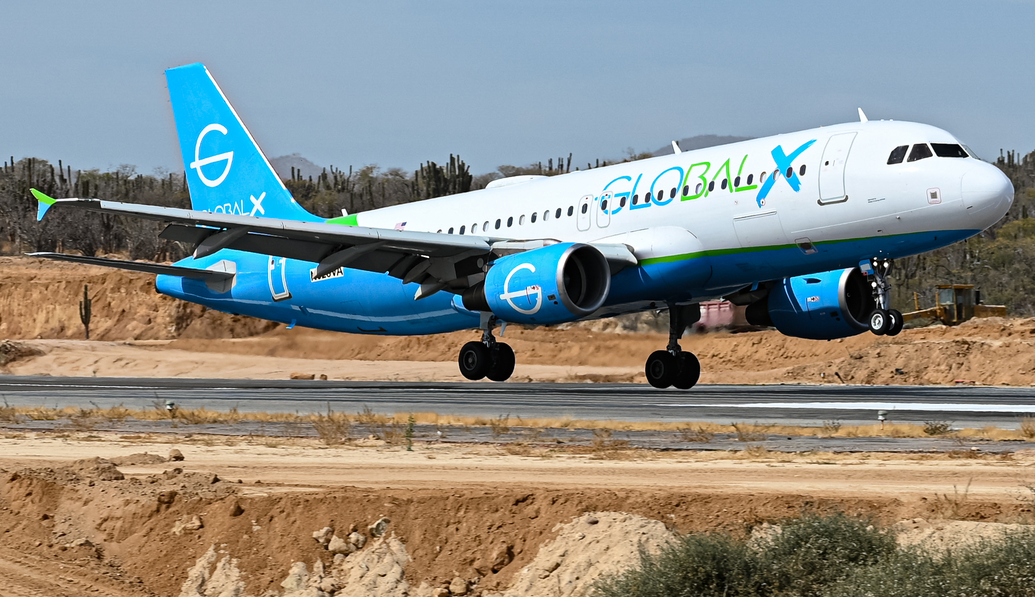 Full size: Global X Airbus A320 N628VA at Aeropuerto de Cabo San Lucas Internacional