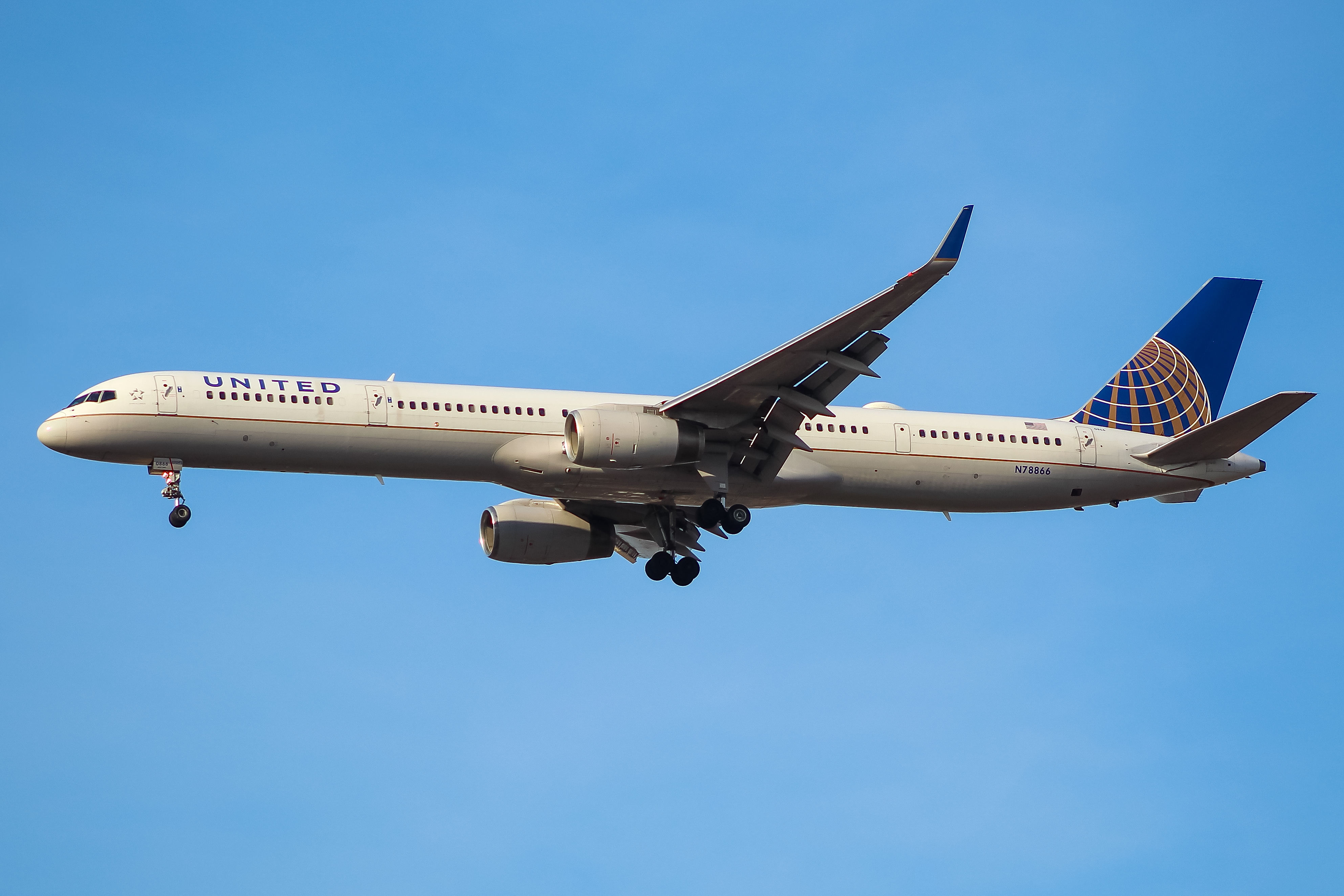 Full size: United Airlines Boeing 757-300 N78866 at Chicago O'Hare International Airport