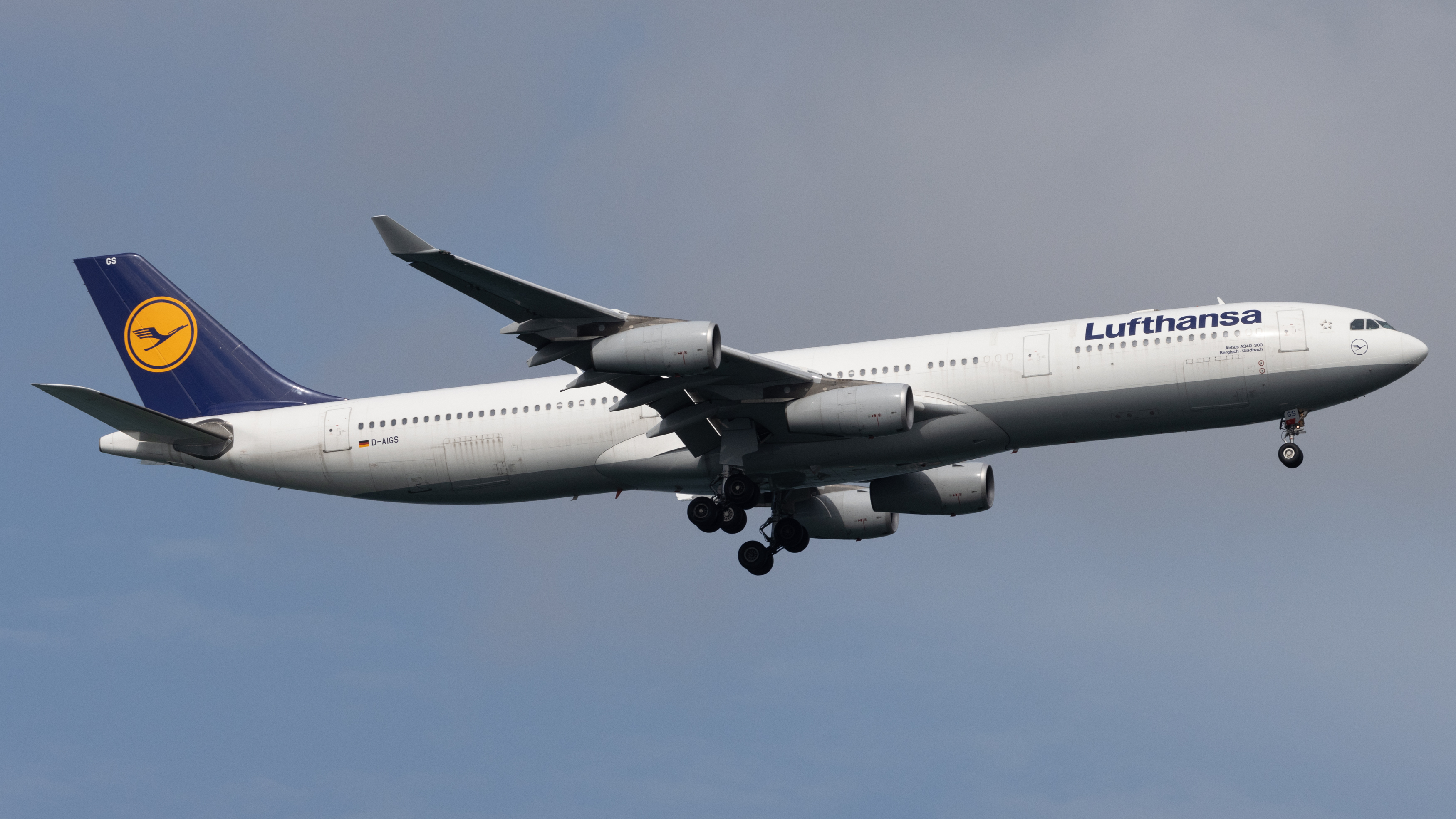 Full size: Lufthansa Airbus A340-300 D-AIGS at Singapore-Changi Airport
