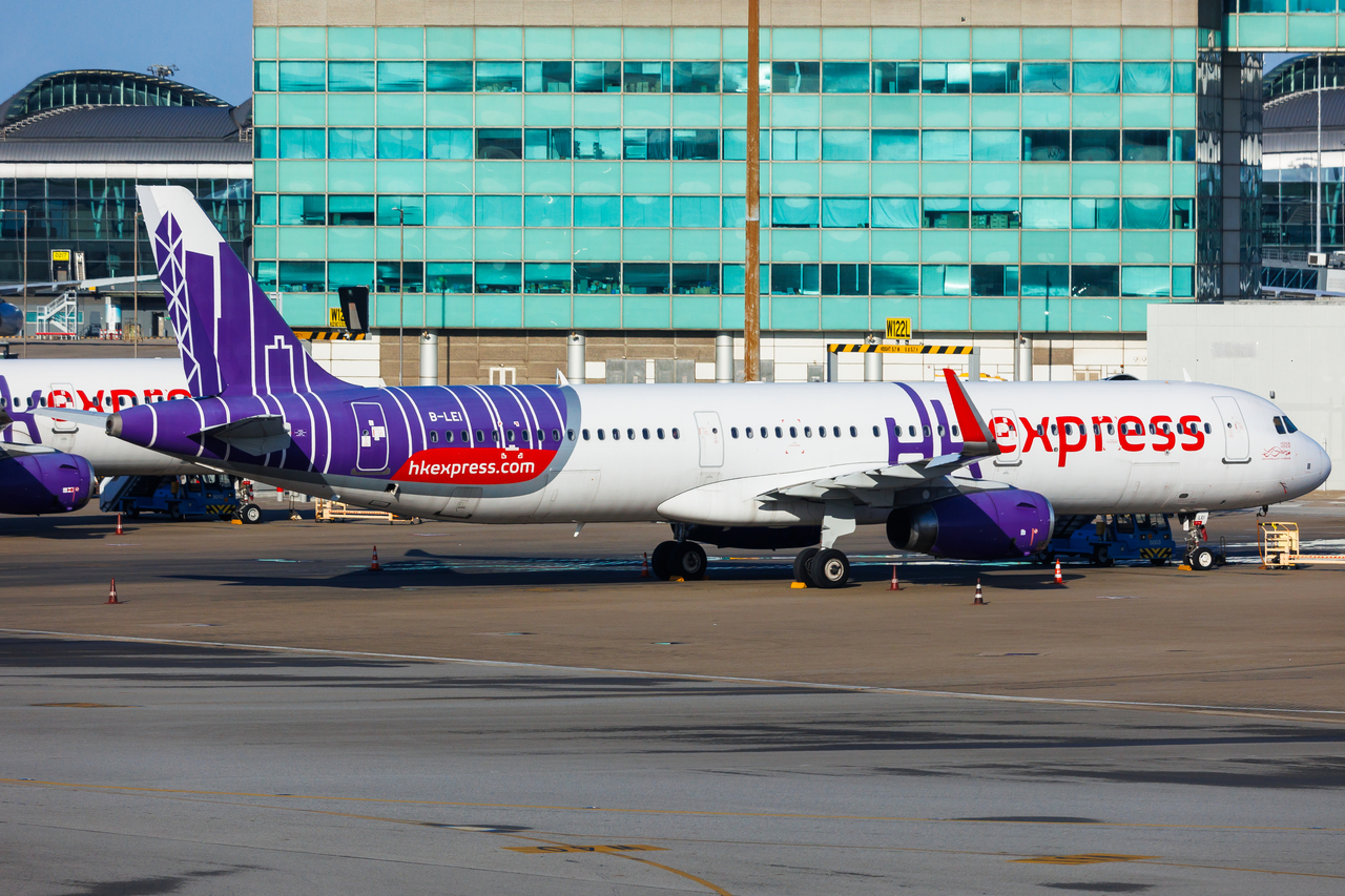 Full size: Hong Kong Express Airbus A321-200 B-LEI at Hong Kong International Airport