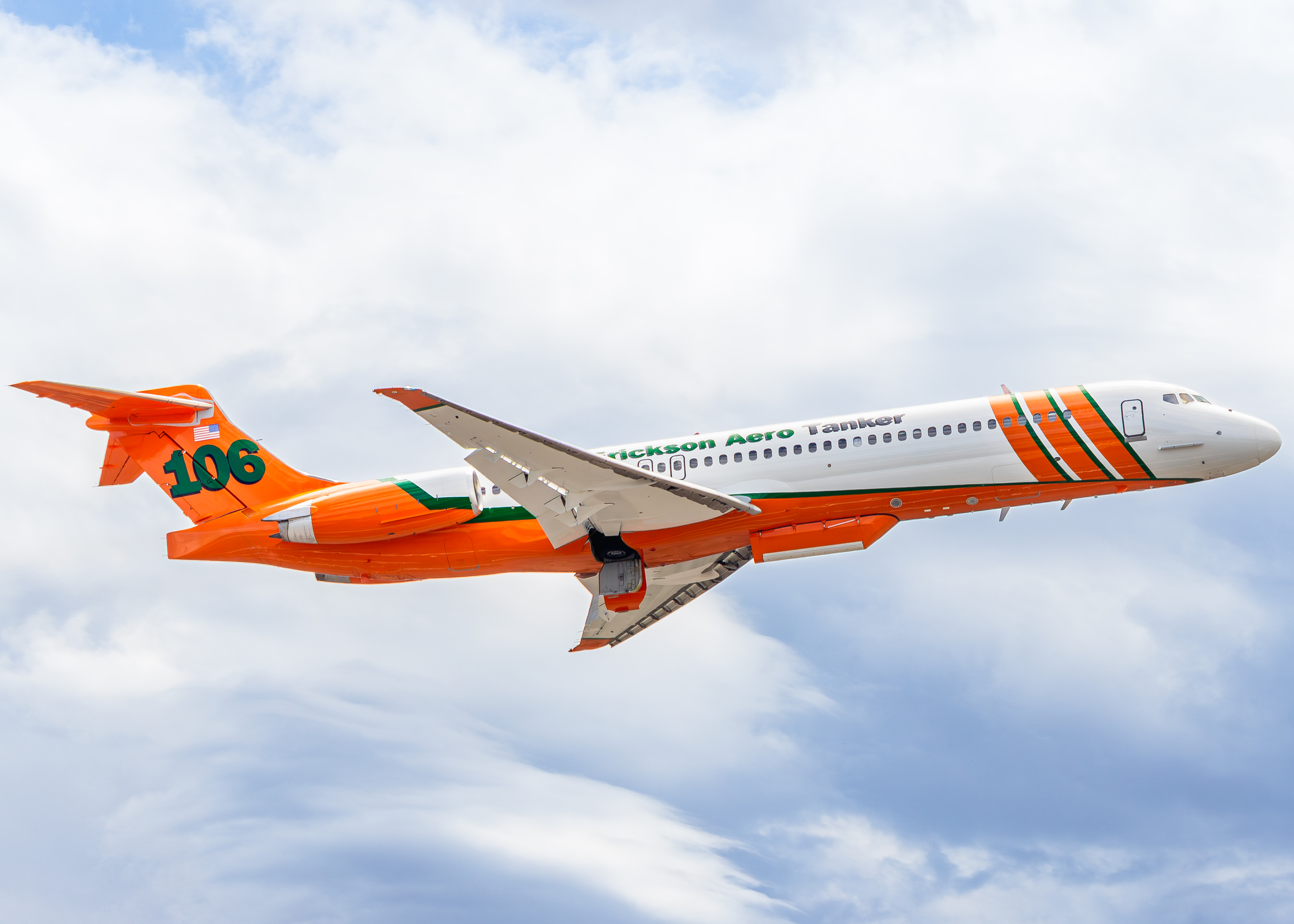 Full size: Erickson Aero Tanker McDonnell Douglas MD-87 N296EA at Roberts Field Airport