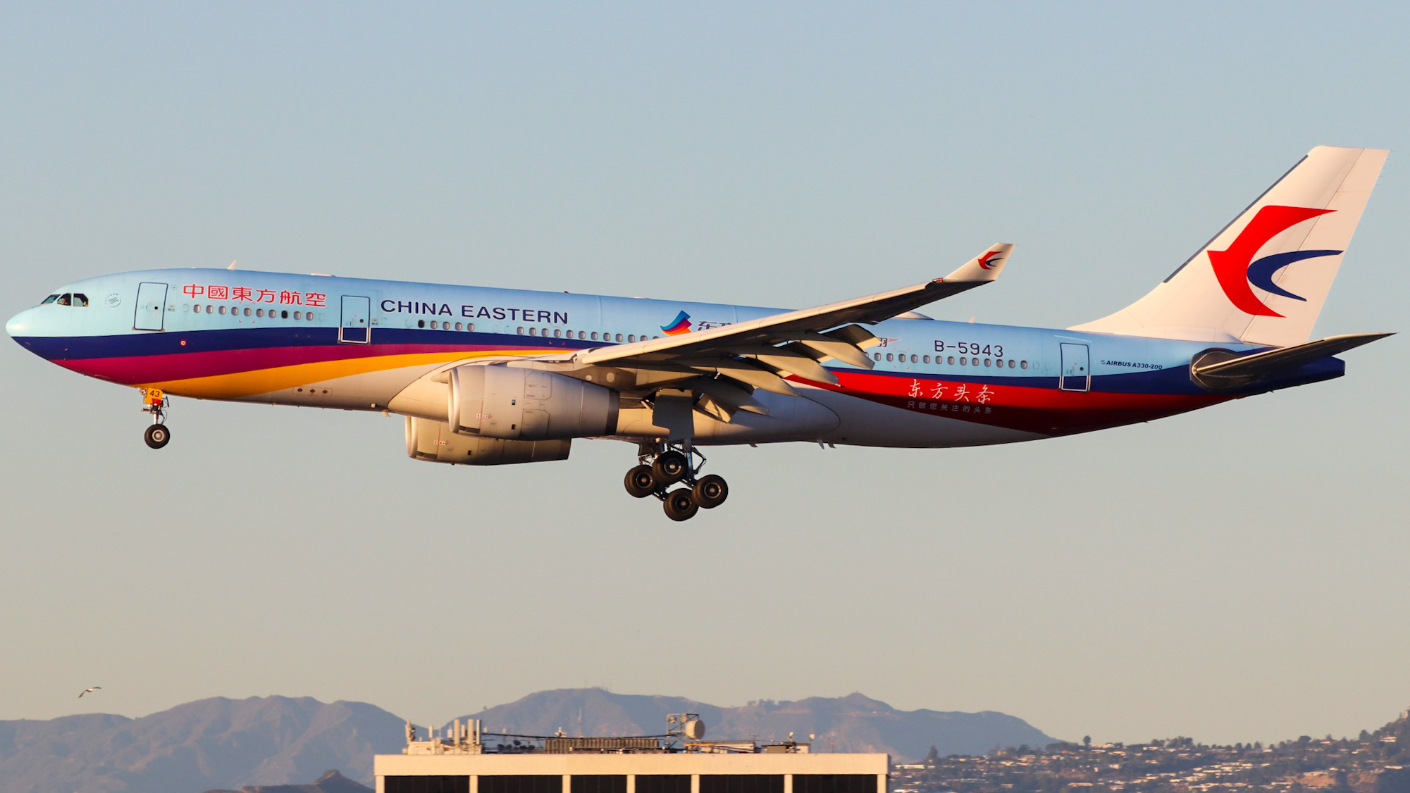 Full size: China Eastern Airlines Airbus A330-200 B-5943 at Los Angeles International Airport