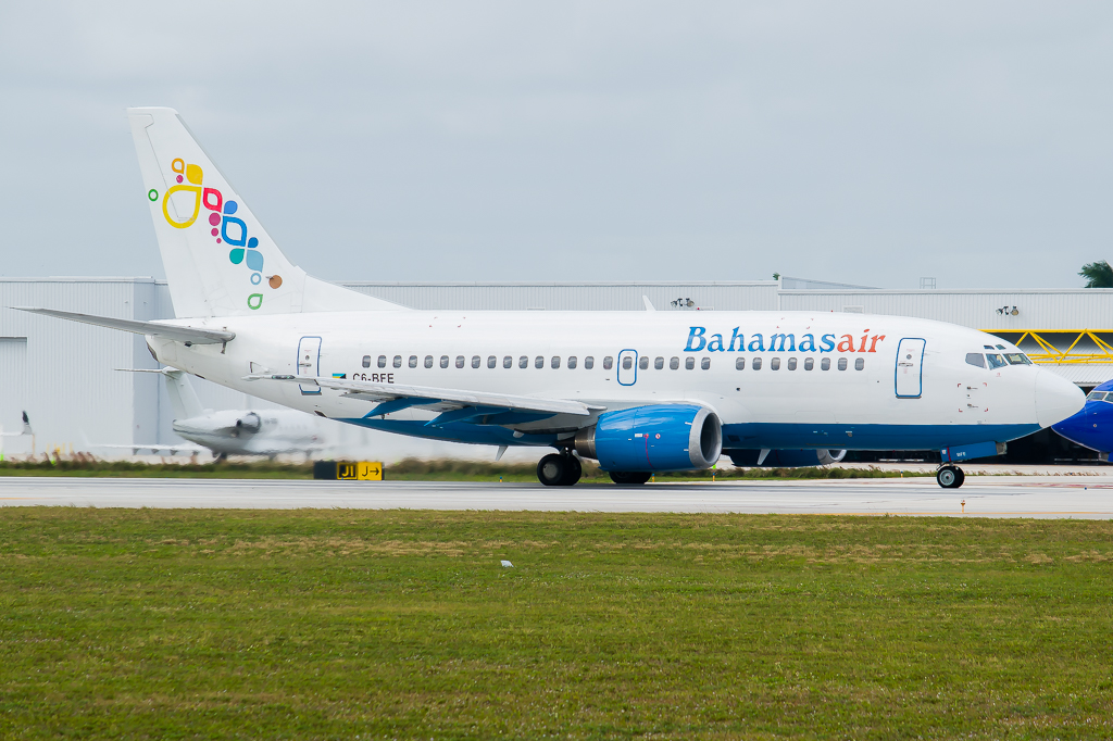Full size: Bahamasair Boeing 737-500 C6-BFE at Fort Lauderdale/Hollywood International Airport
