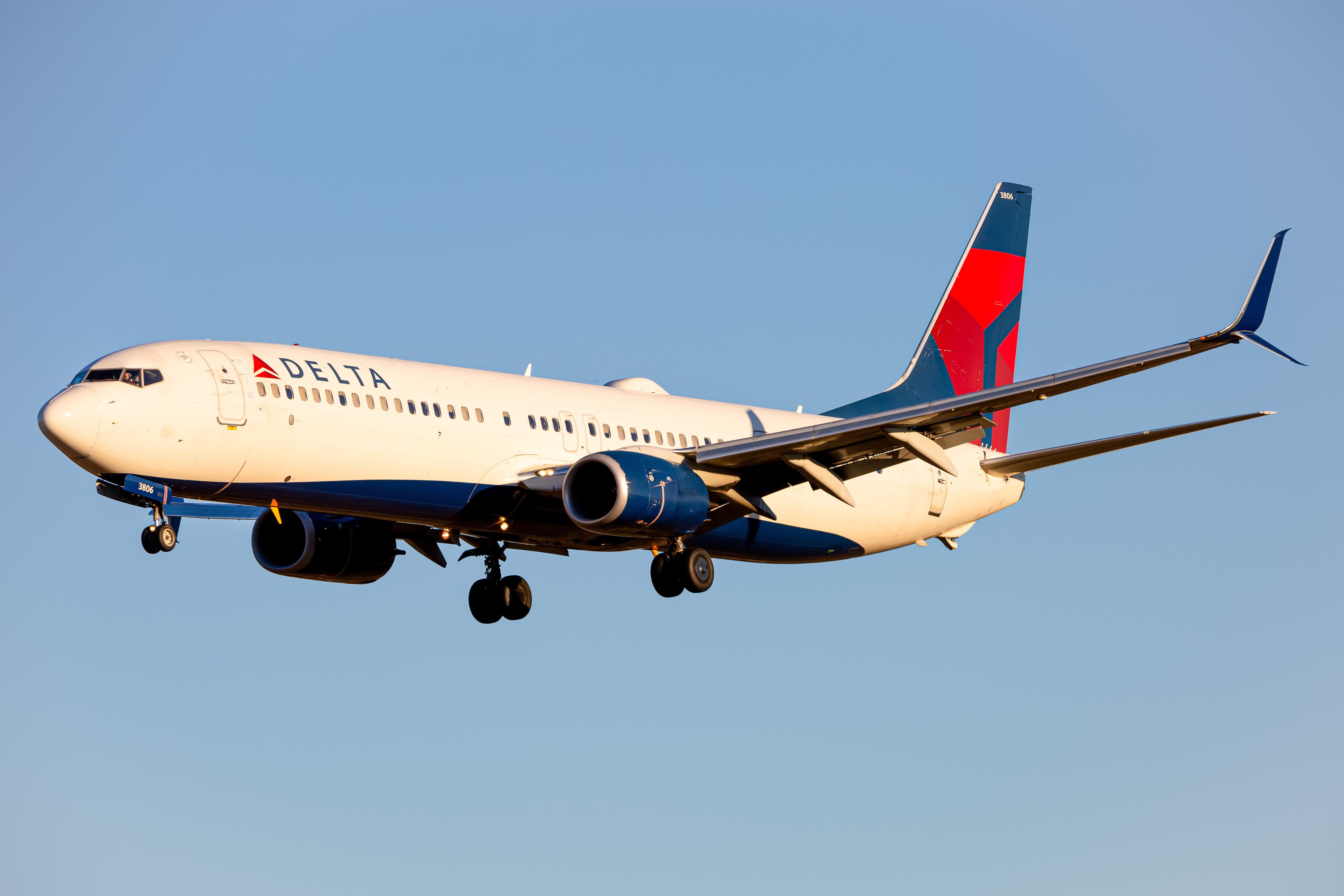 Full size: Delta Airlines Boeing 737-900ER N806DN at Baltimore/Washington International Thurgood Marshall Airport