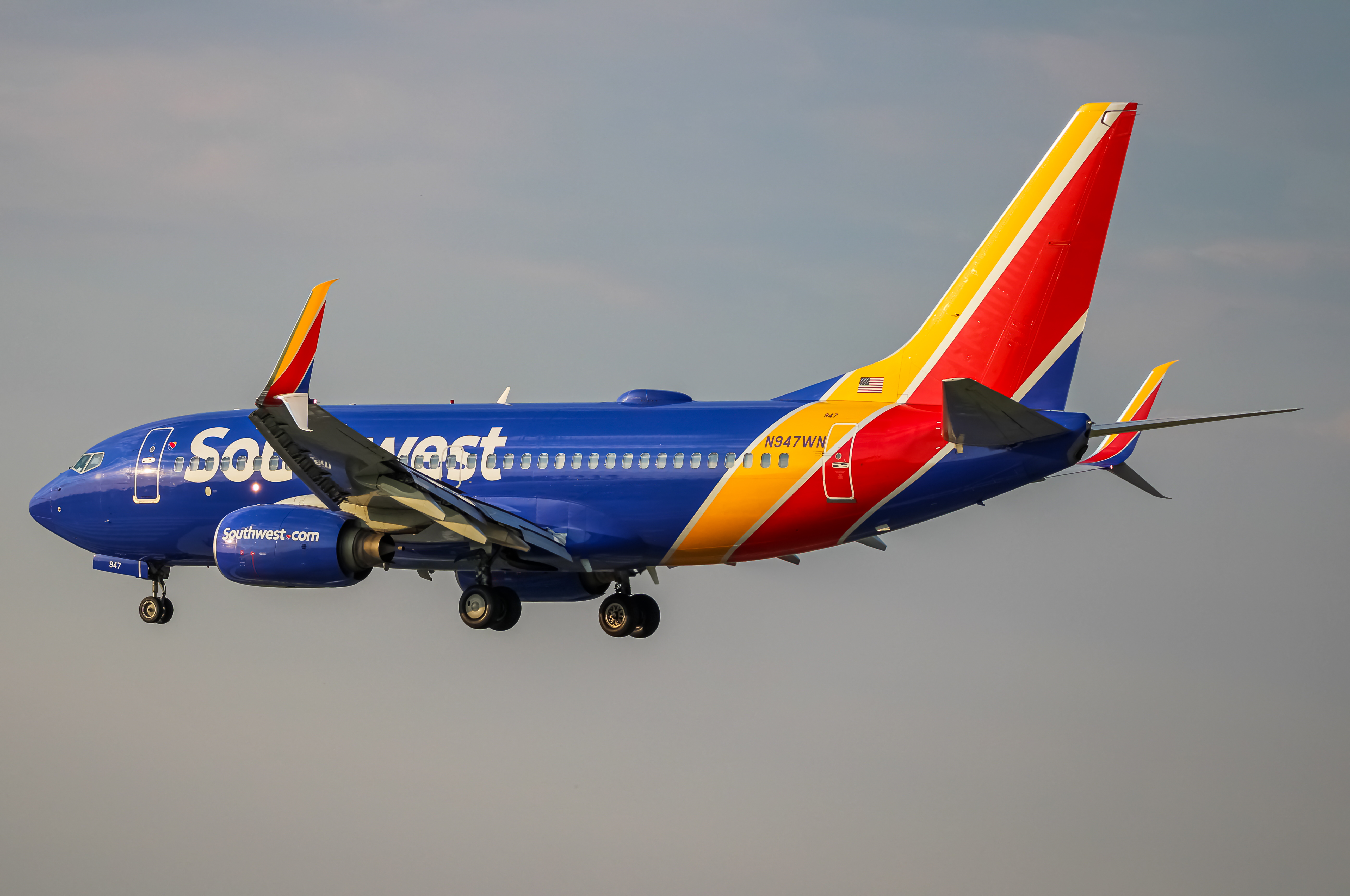 Full size: Southwest Airlines Boeing 737-700 N947WN at Baltimore/Washington International Thurgood Marshall Airport