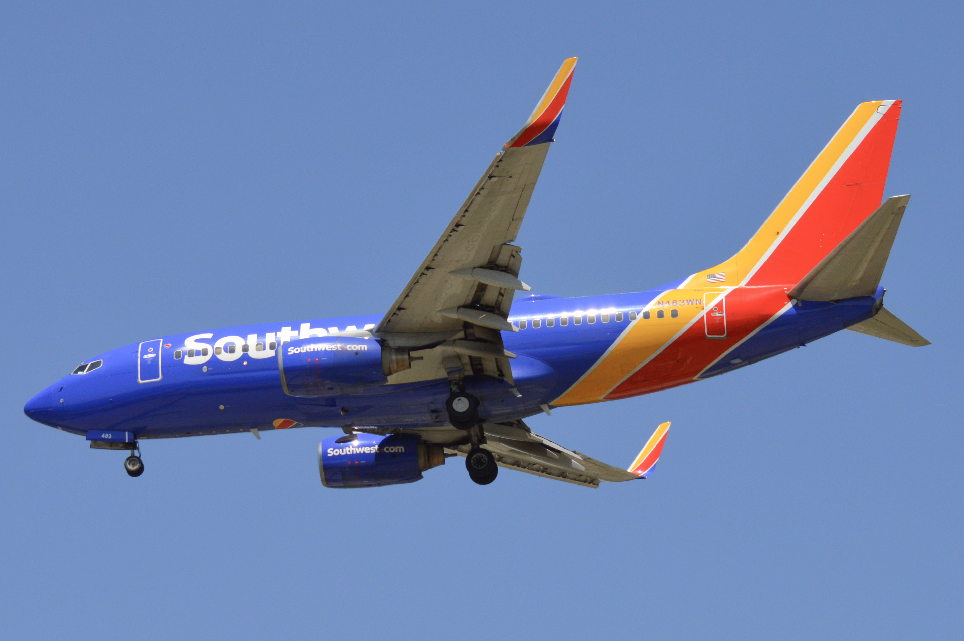 Full size: Southwest Airlines Boeing 737-700 N483WN at Baltimore/Washington International Thurgood Marshall Airport