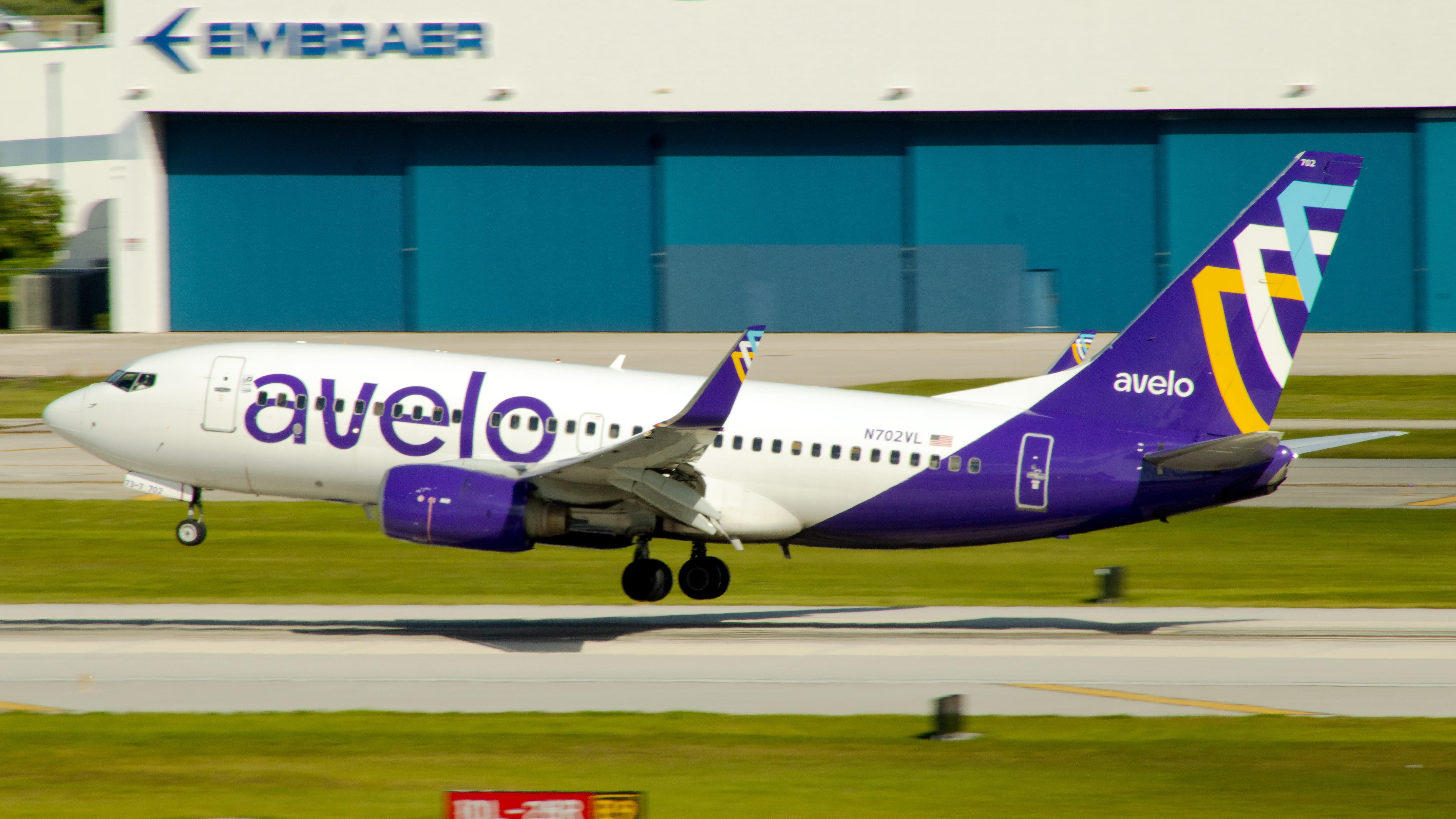Full size: Avelo Airlines Boeing 737-700 N702VL at Fort Lauderdale/Hollywood International Airport