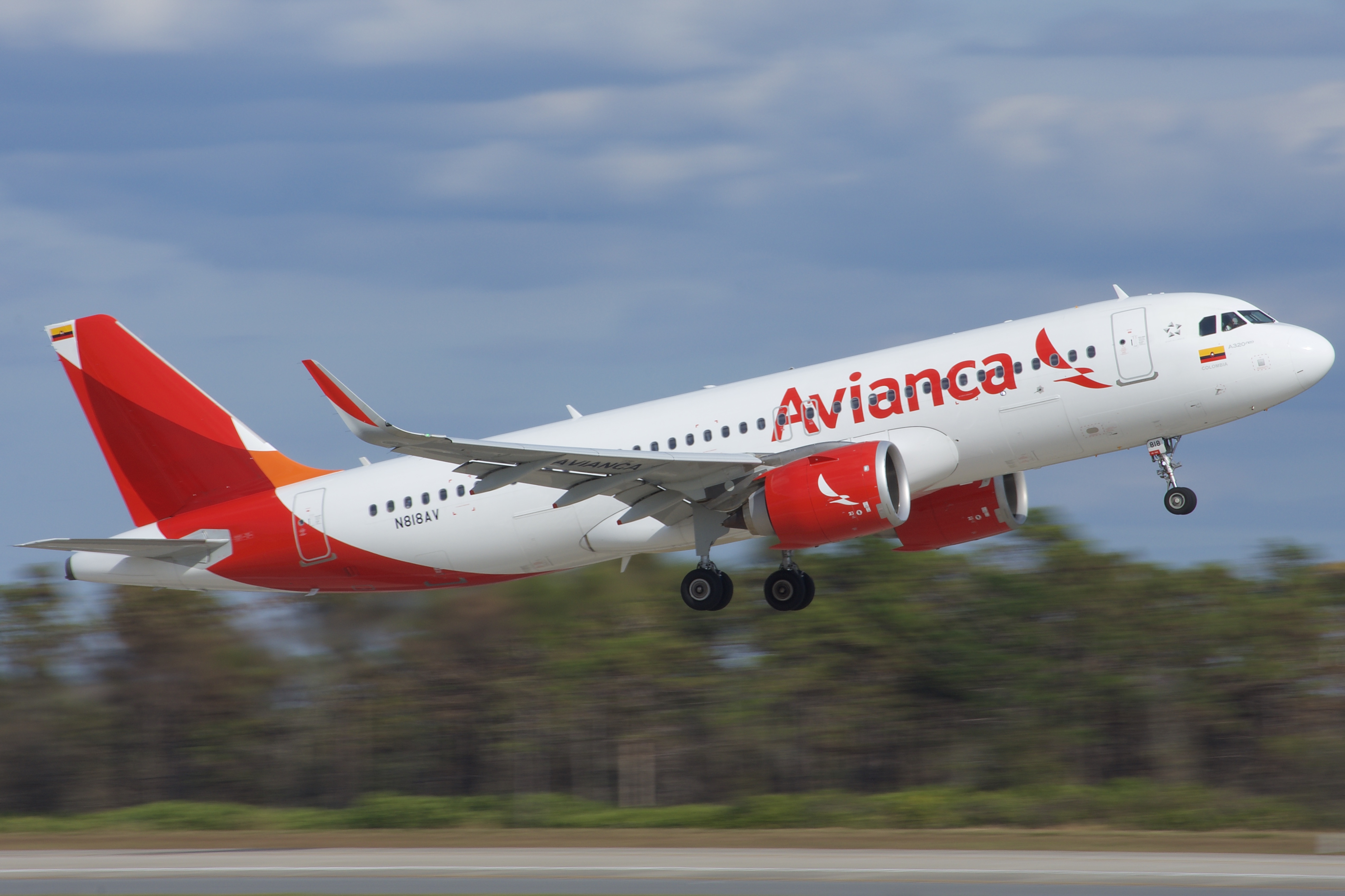 Full size: Avianca Airbus A320NEO N818AV at Orlando International Airport