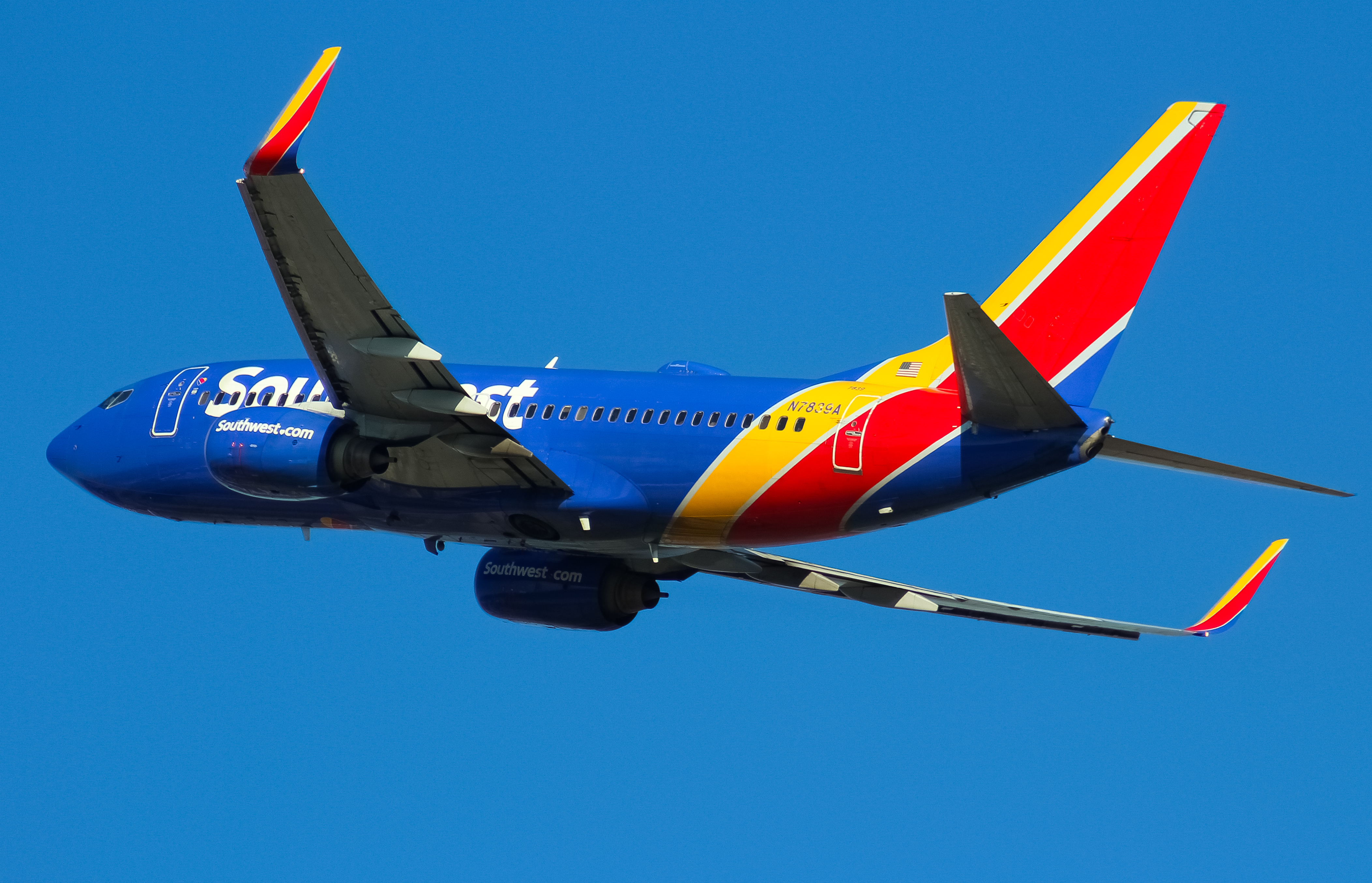 Full size: Southwest Airlines Boeing 737-700 N7839A at Louisville Muhammad Ali International Airport