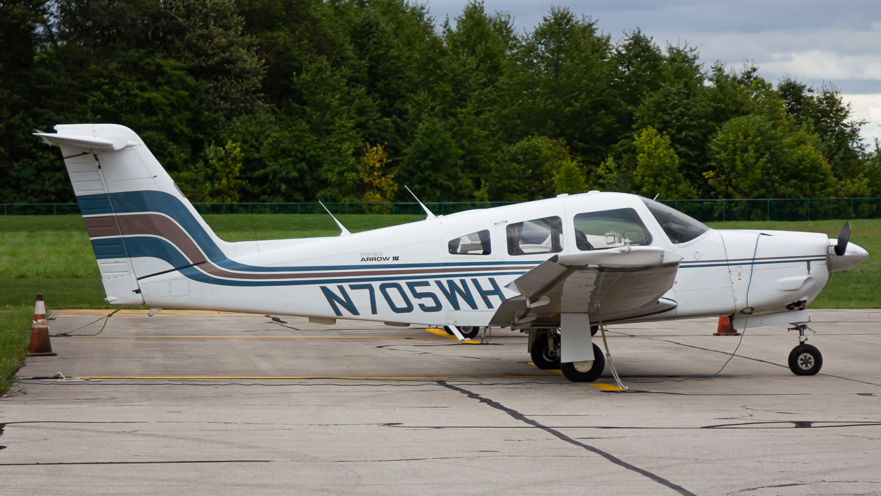 Full size: PRIVATE Piper 28 Arrow  N705WH at Delaware Municipal Airport