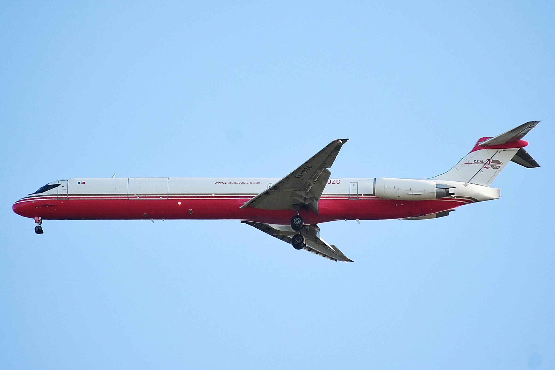 Full size: Aeronaves TSM   McDonnell Douglas MD-80 XA-UZC at Aeropuerto de Cabo San Lucas Internacional