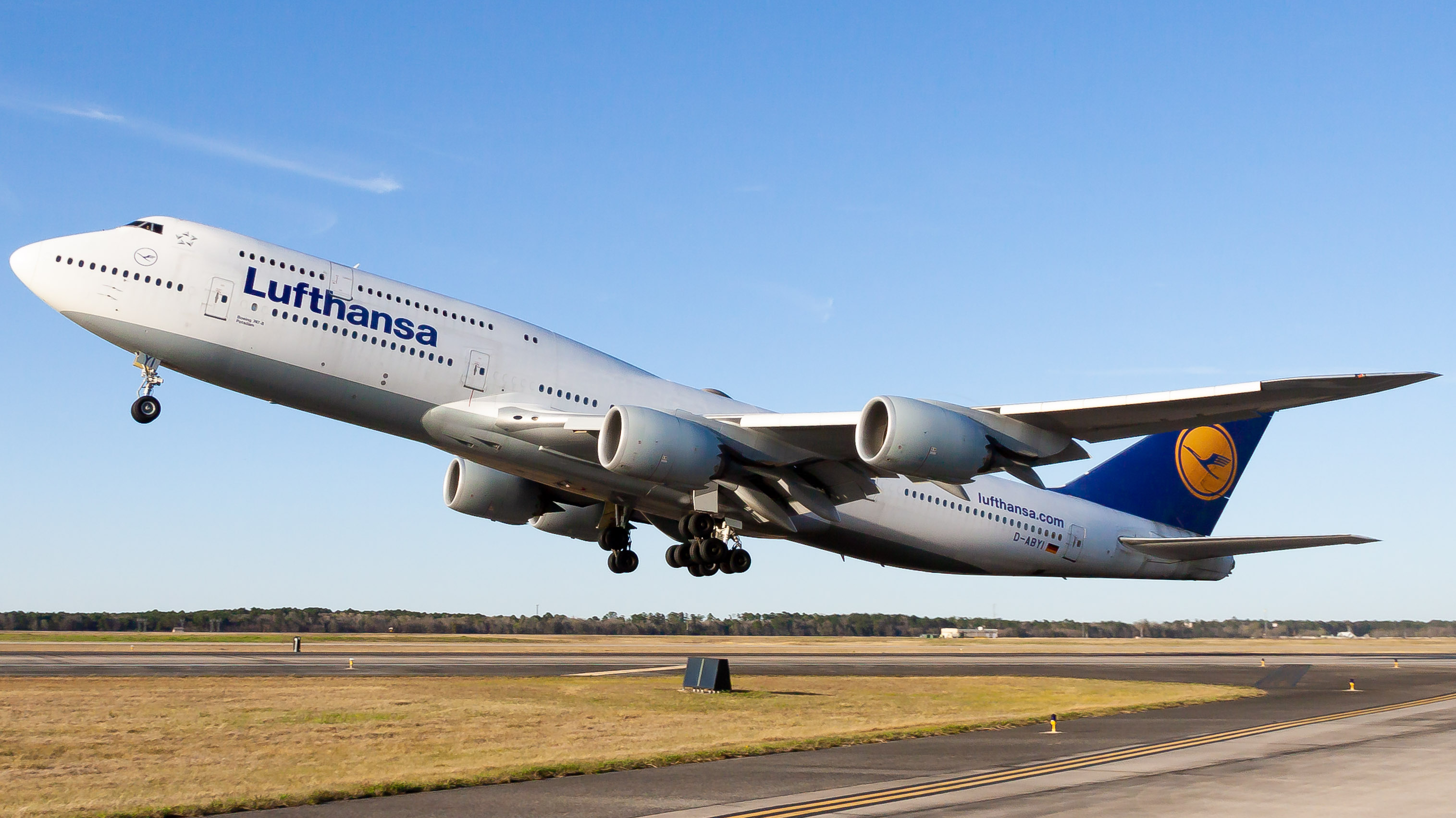 Full size: Lufthansa Boeing 747-8i D-ABYI at Houston-George Bush Intercontinental Airport