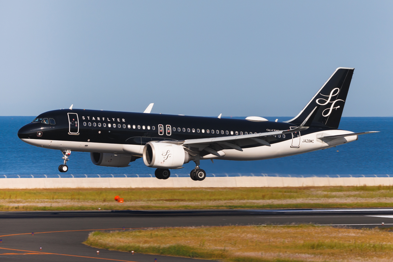 Full size: Starflyer Airbus A320NEO JA28MC at Kitakyushu Airport
