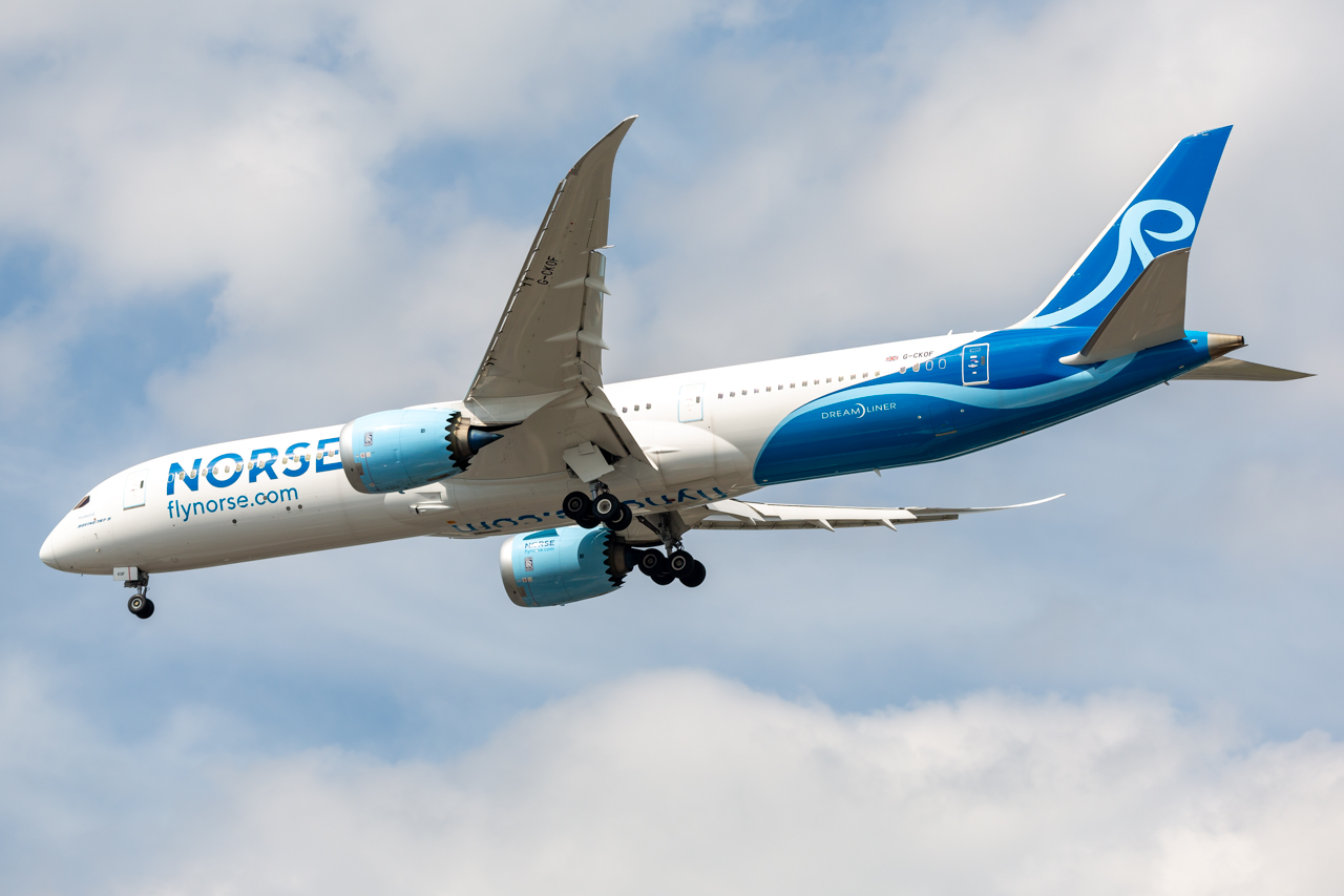 Full size: Norse Airways Boeing 787-9 G-CKOF at John F. Kennedy International Airport