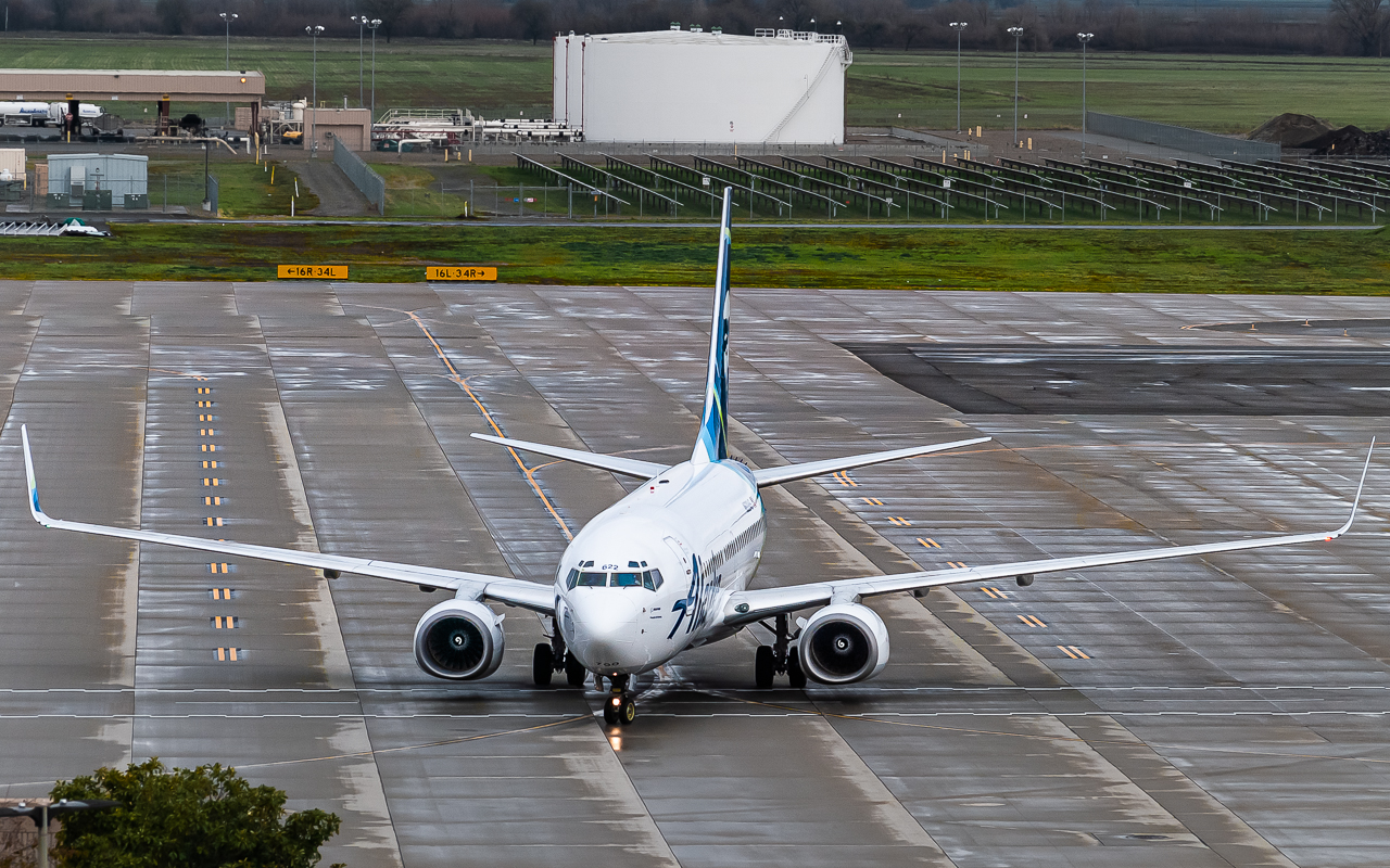 Full size: Alaska Airlines Boeing 737-700 N622AS at Sacramento International Airport