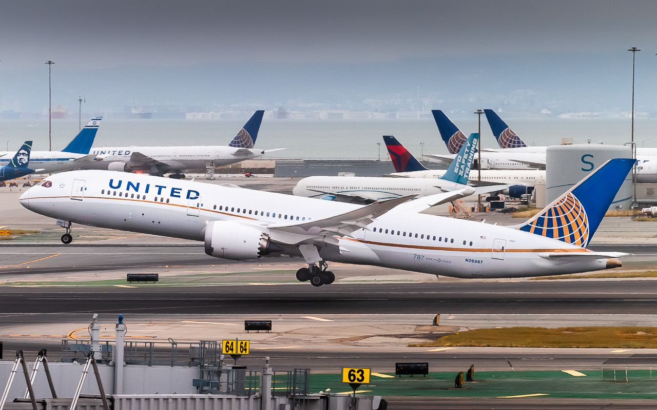 Full size: United Airlines Boeing 787-9 N26967 at San Francisco International Airport
