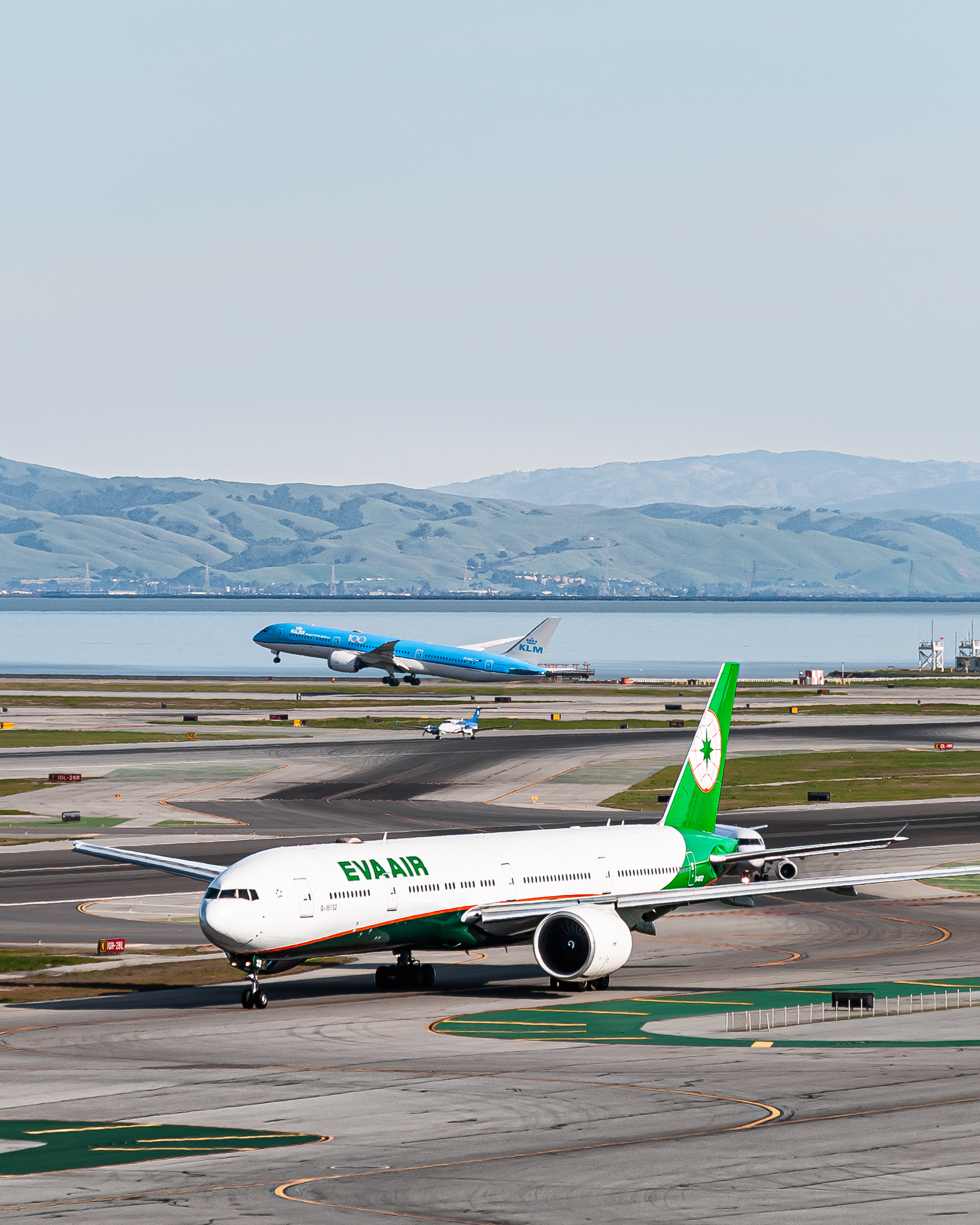Full size: EVA Boeing 777-300ER B-16732 at San Francisco International Airport