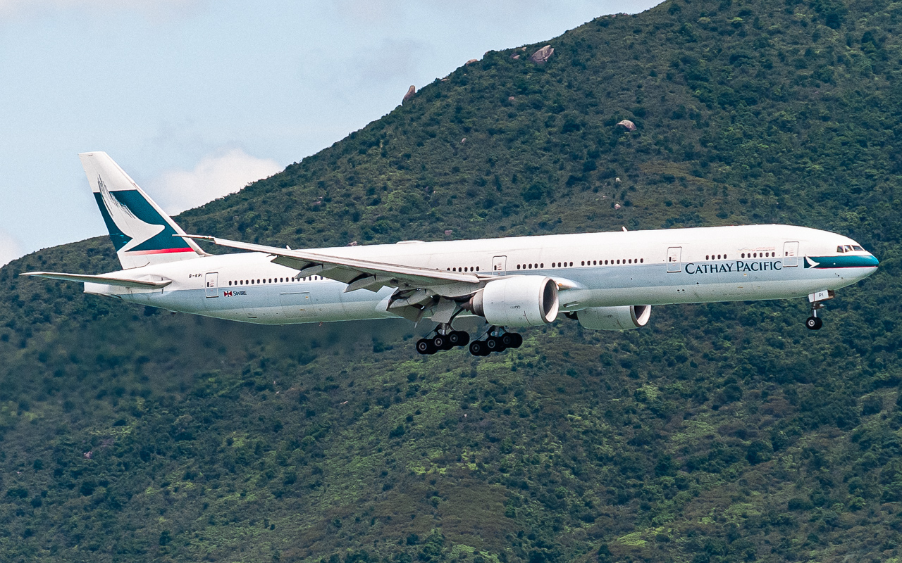 Full size: Cathay Pacific Boeing 777-300ER B-KPI at Hong Kong International Airport