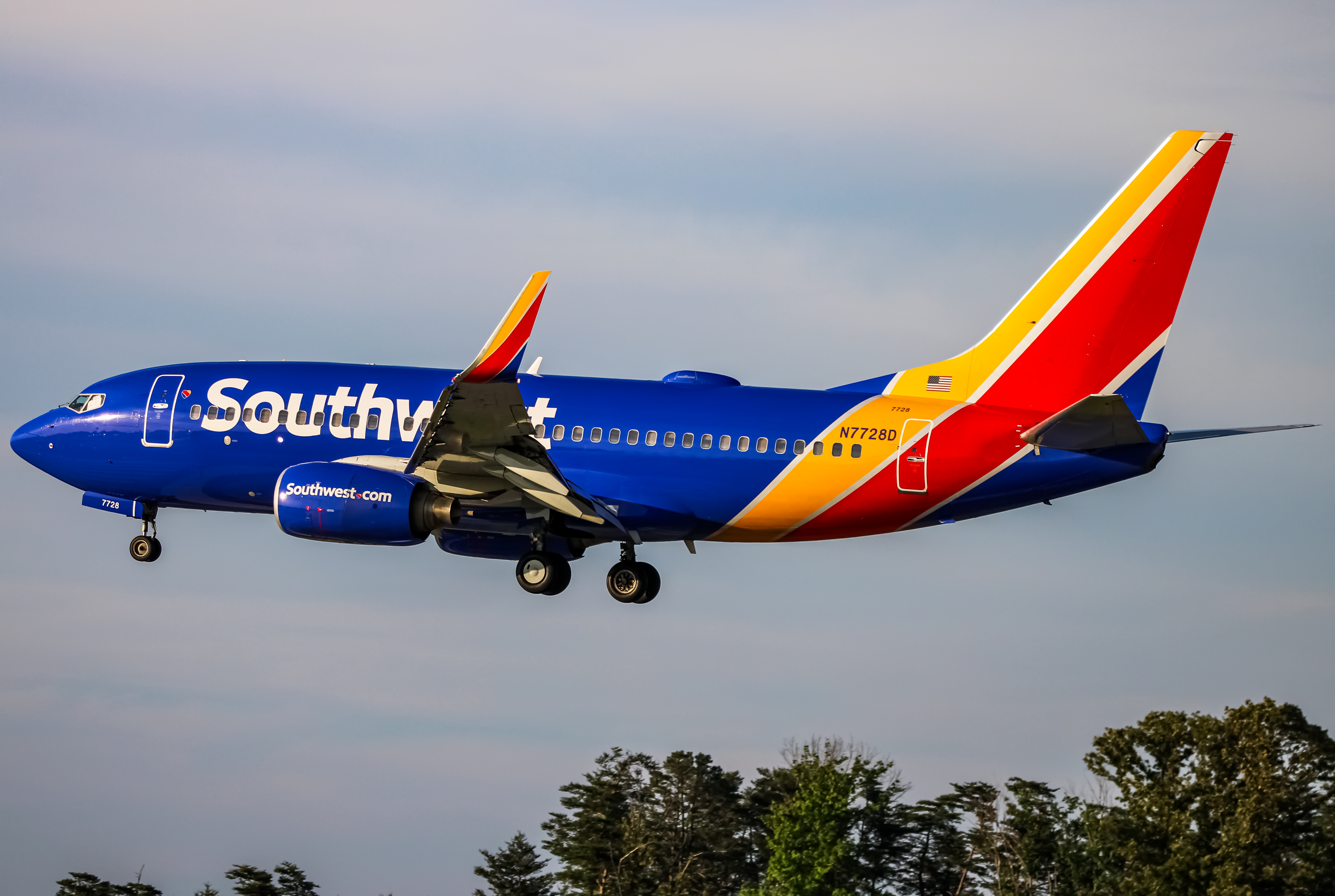 Full size: Southwest Airlines Boeing 737-700 N7728D at Baltimore/Washington International Thurgood Marshall Airport