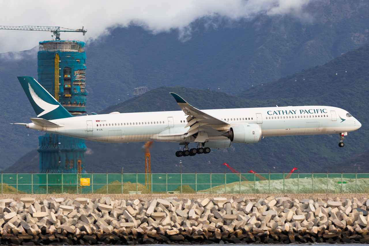 Full size: Cathay Pacific Airbus A350-1000 B-LXL at Hong Kong International Airport