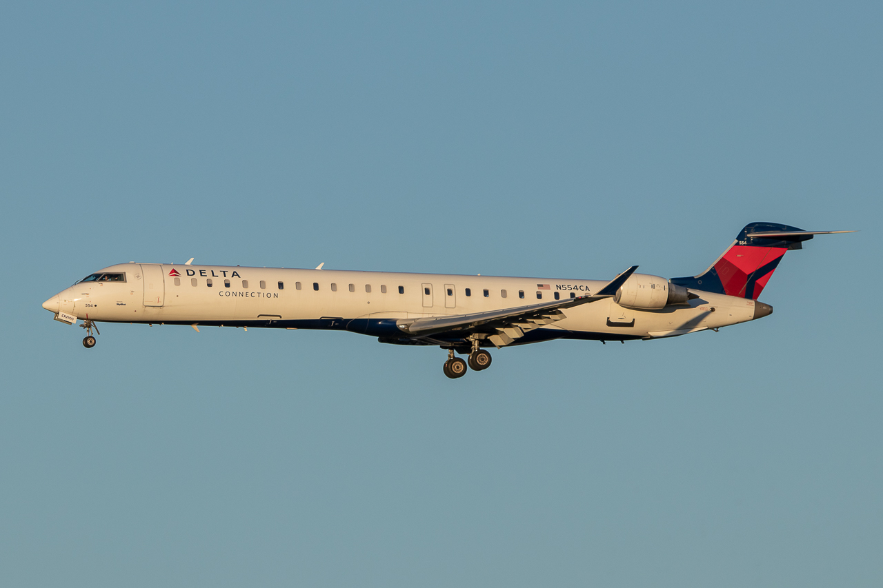 Full size: Delta Connection Mitsubishi CRJ-900 N554CA at Salt Lake City International Airport