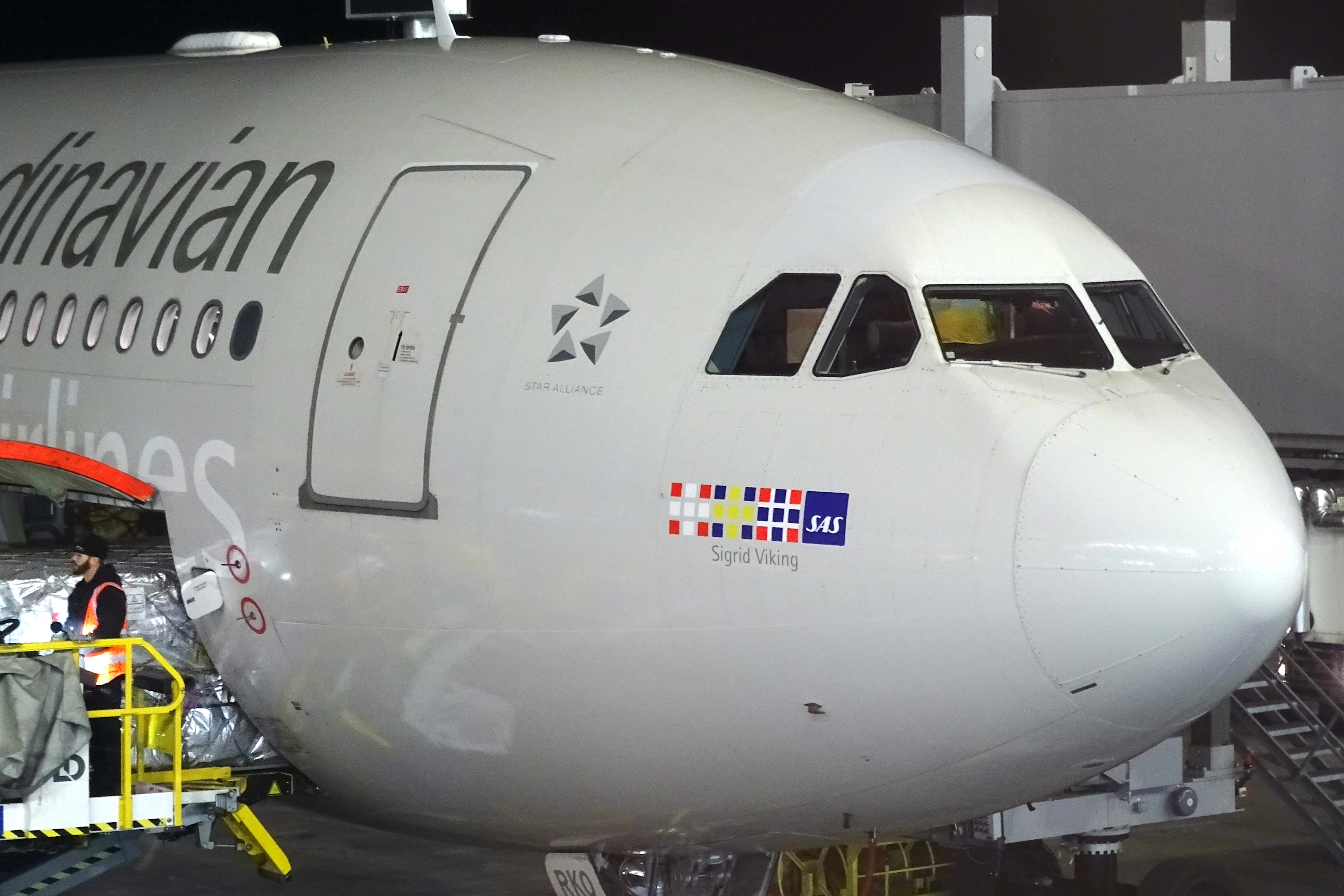 Full size: Scandinavian Airlines Airbus A330-300 LN-RKO at Chicago O'Hare International Airport