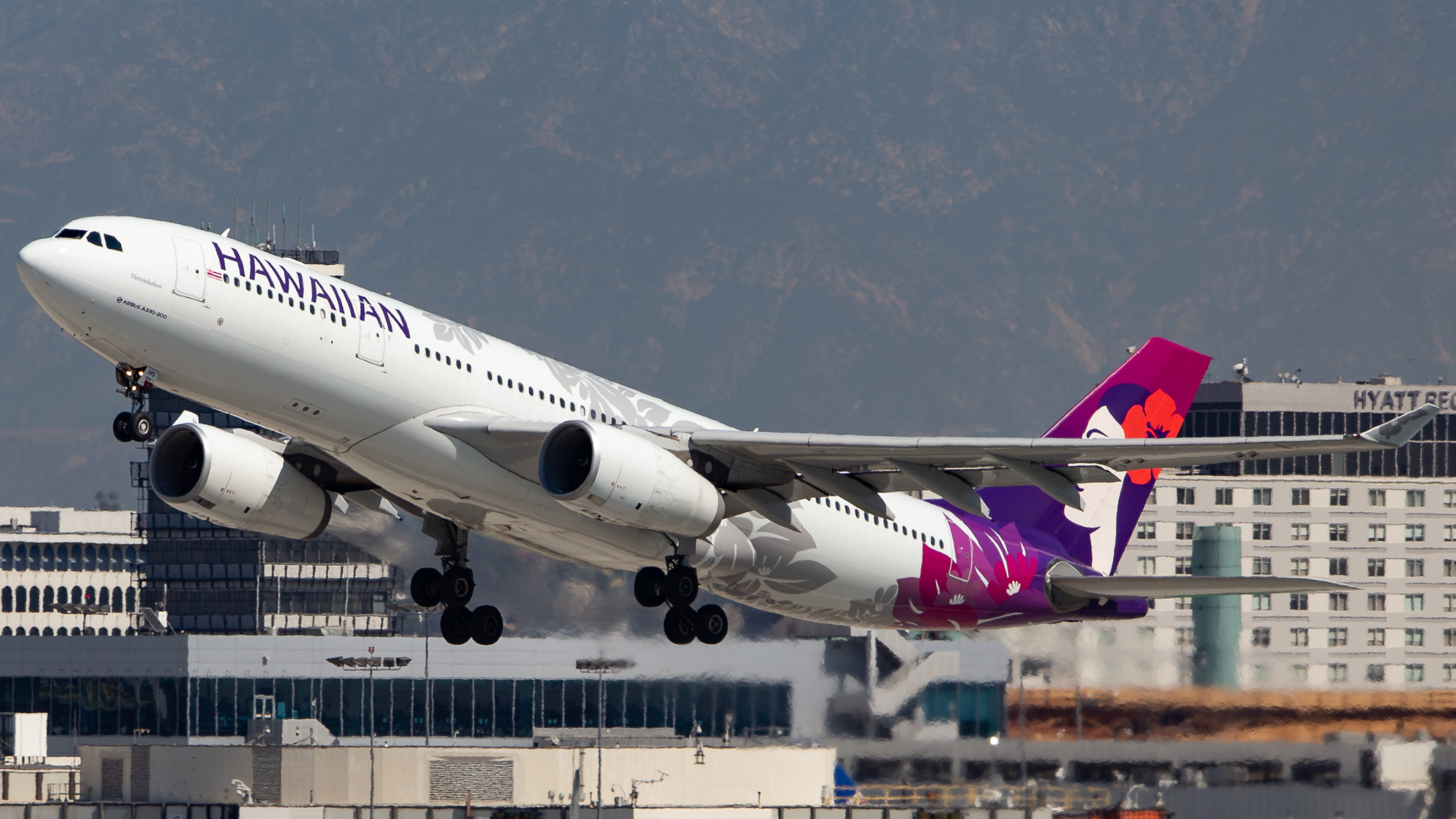 Full size: Hawaiian Airlines Airbus A330-200 N385HA at Los Angeles International Airport