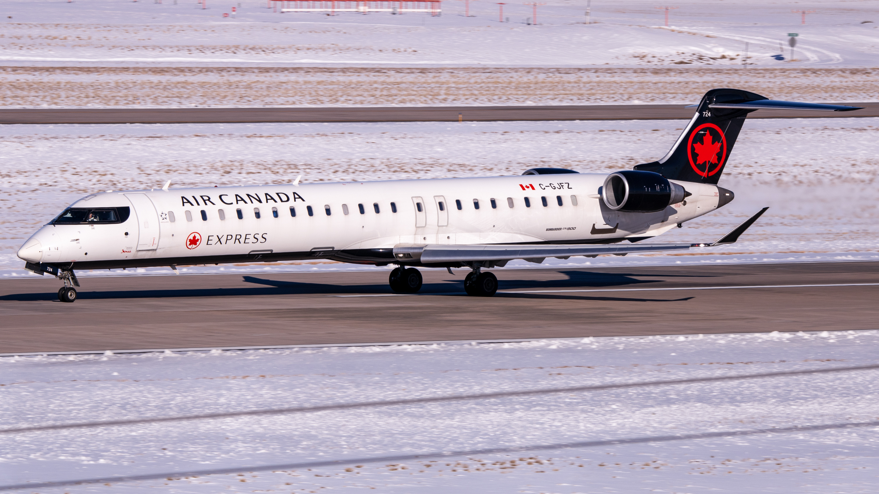 Full size: Air Canada Express Mitsubishi CRJ-900 C-GJFZ at Denver International Airport