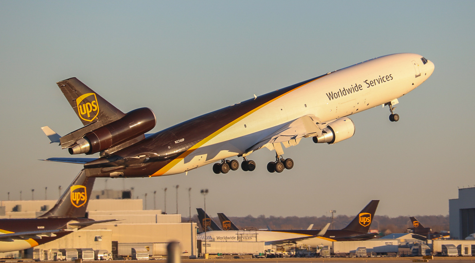 Full size: United Parcel Service McDonnell Douglas MD-11F N276UP at Louisville Muhammad Ali International Airport
