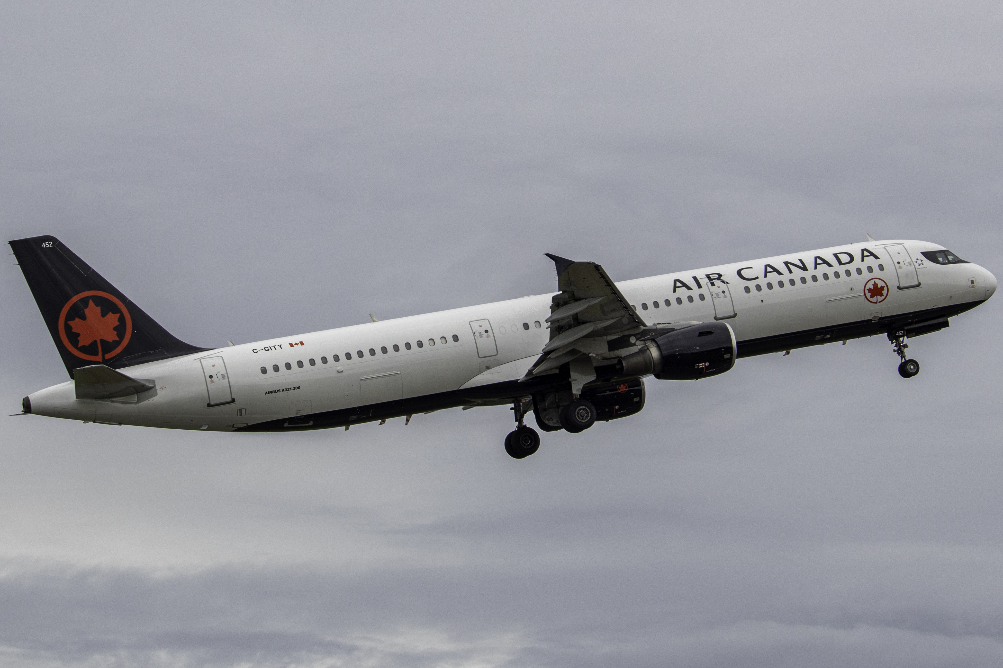 Full size: Air Canada Airbus A321-200 C-GITY at Victoria International Airport