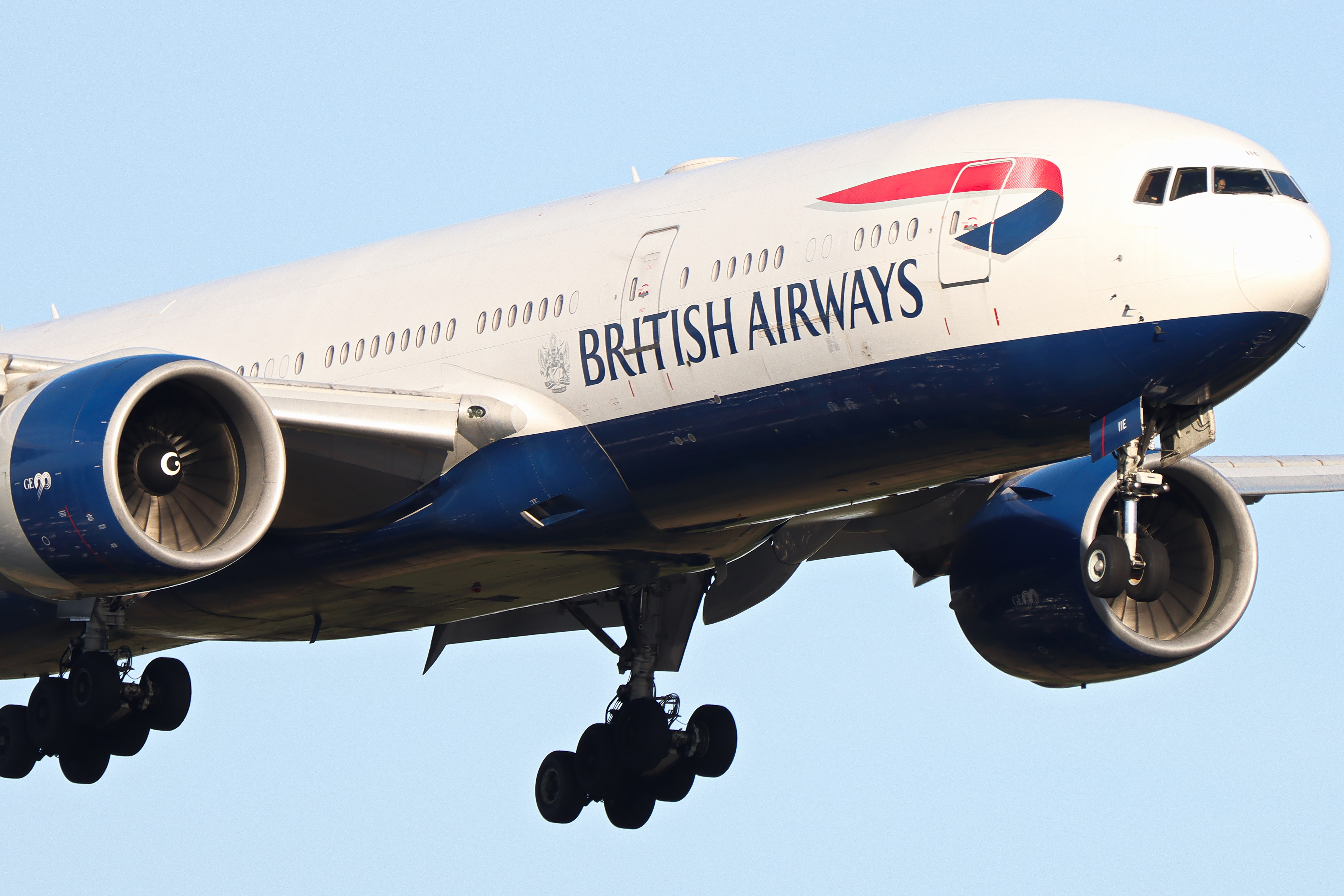 Full size: British Airways Boeing 777-200ER G-VIIE at London Heathrow International Airport