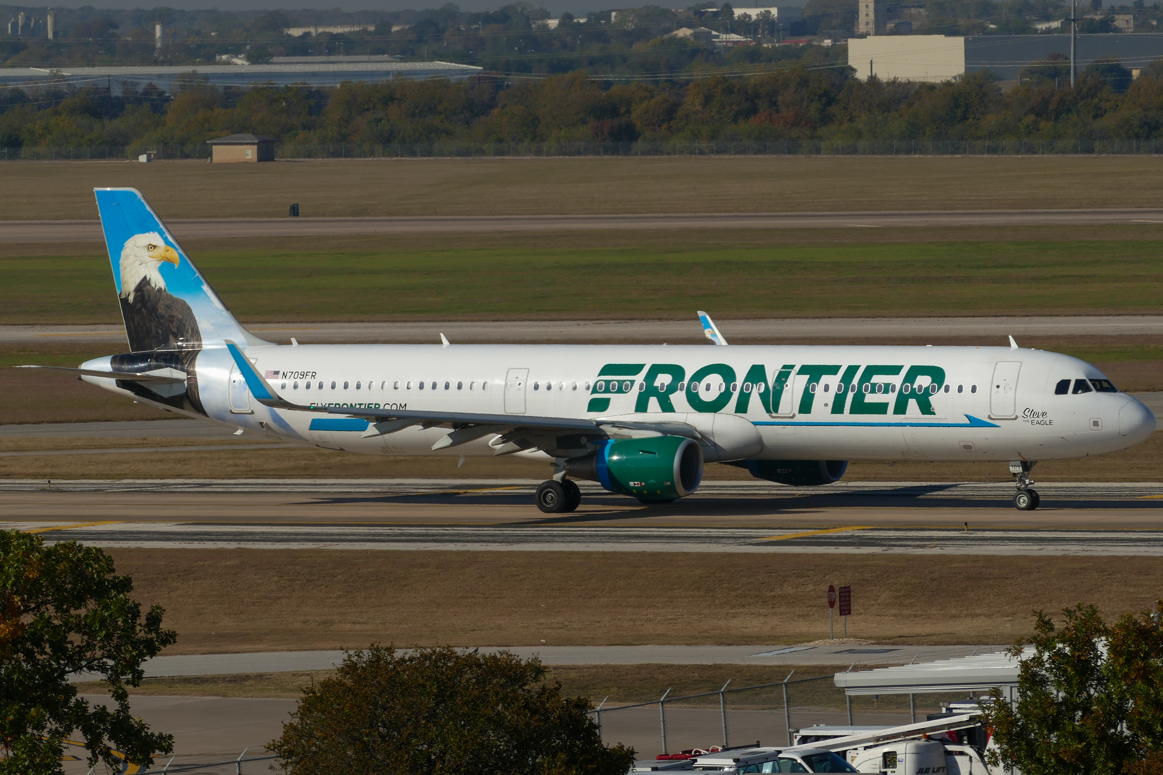 Full size: Frontier Airlines Airbus A321-200 N709FR at Austin-Bergstrom International Airport