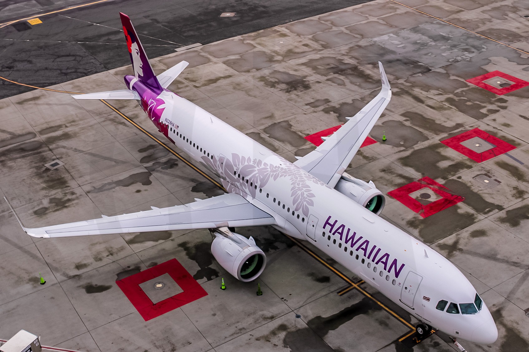 Full size: Hawaiian Airlines Airbus A321NEO N228HA at San Francisco International Airport