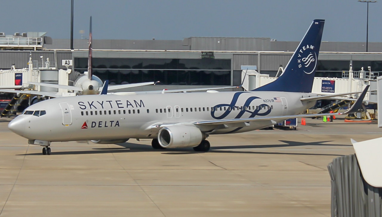 Full size: Delta Airlines Boeing 737-800 N3761R at Hartsfield-Jackson Atlanta International Airport