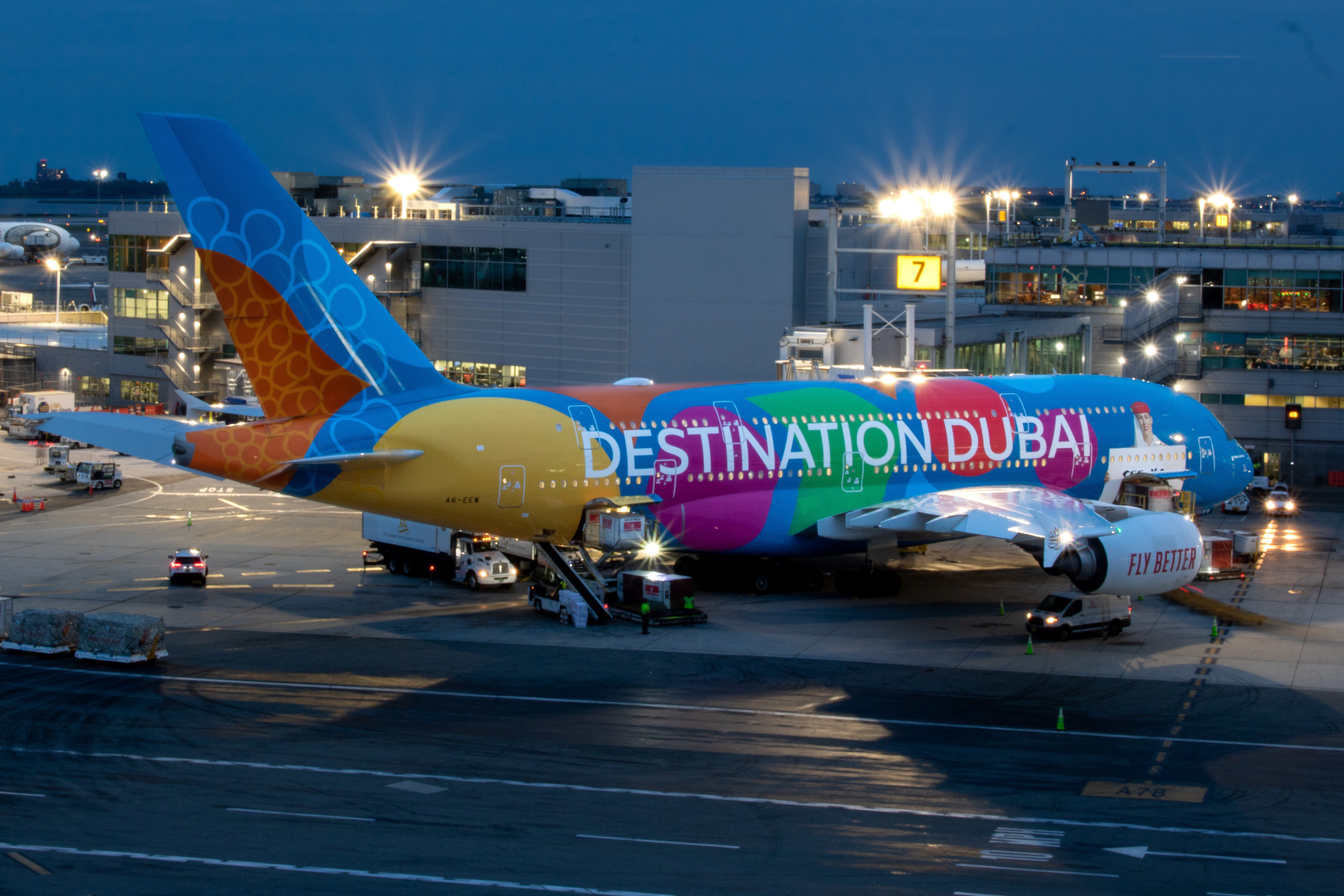 Full size: Emirates Airbus A380-800 A6-EEW at John F. Kennedy International Airport