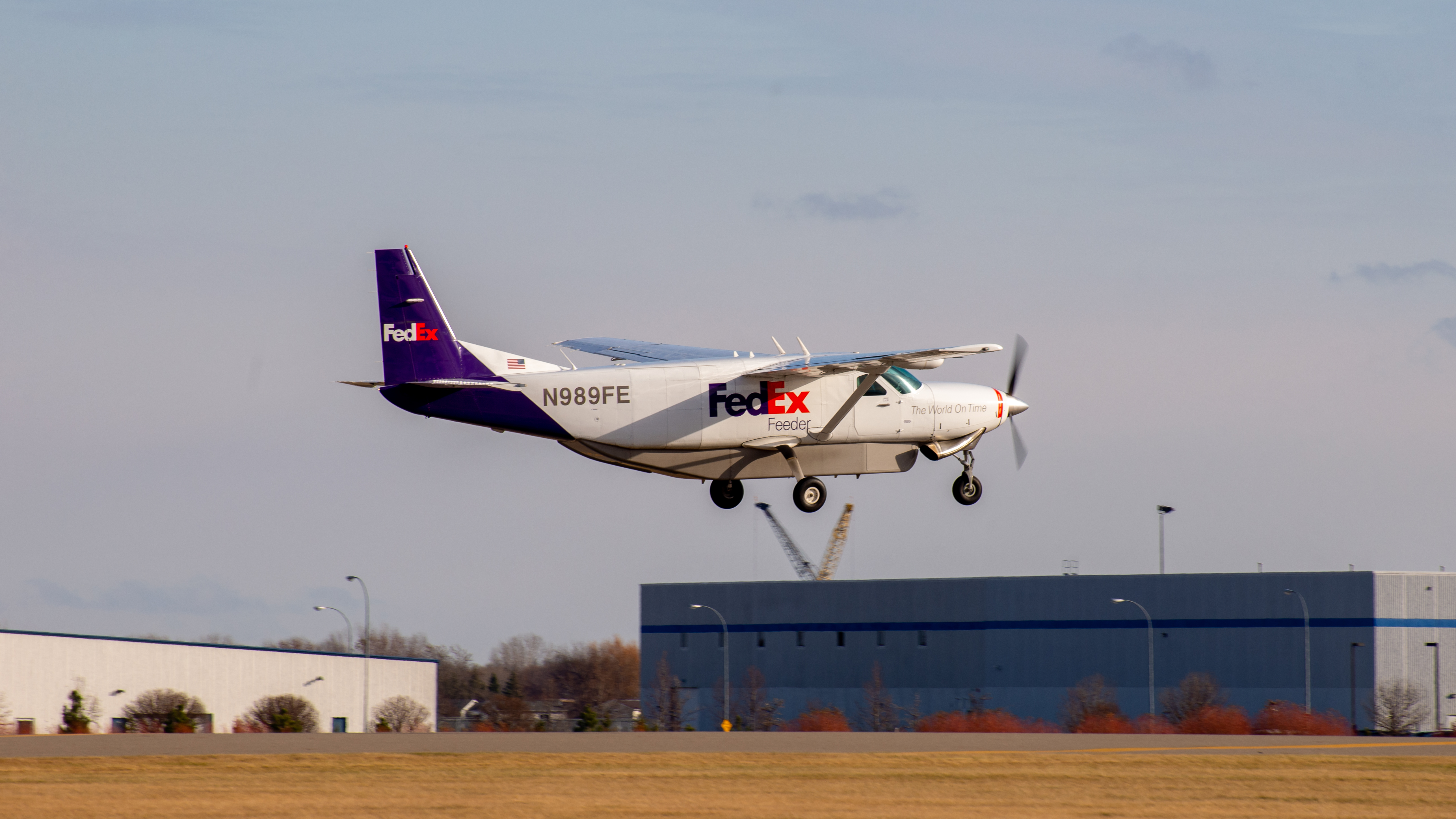Full size: FedEx Cessna Grand Caravan N989FE at Hector International Airport