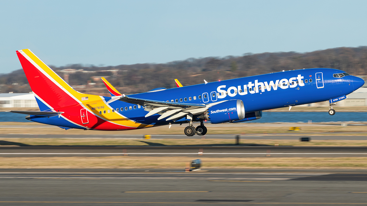 Full size: Southwest Airlines Boeing 737 MAX 8 N8769Q at Ronald Reagan National Airport