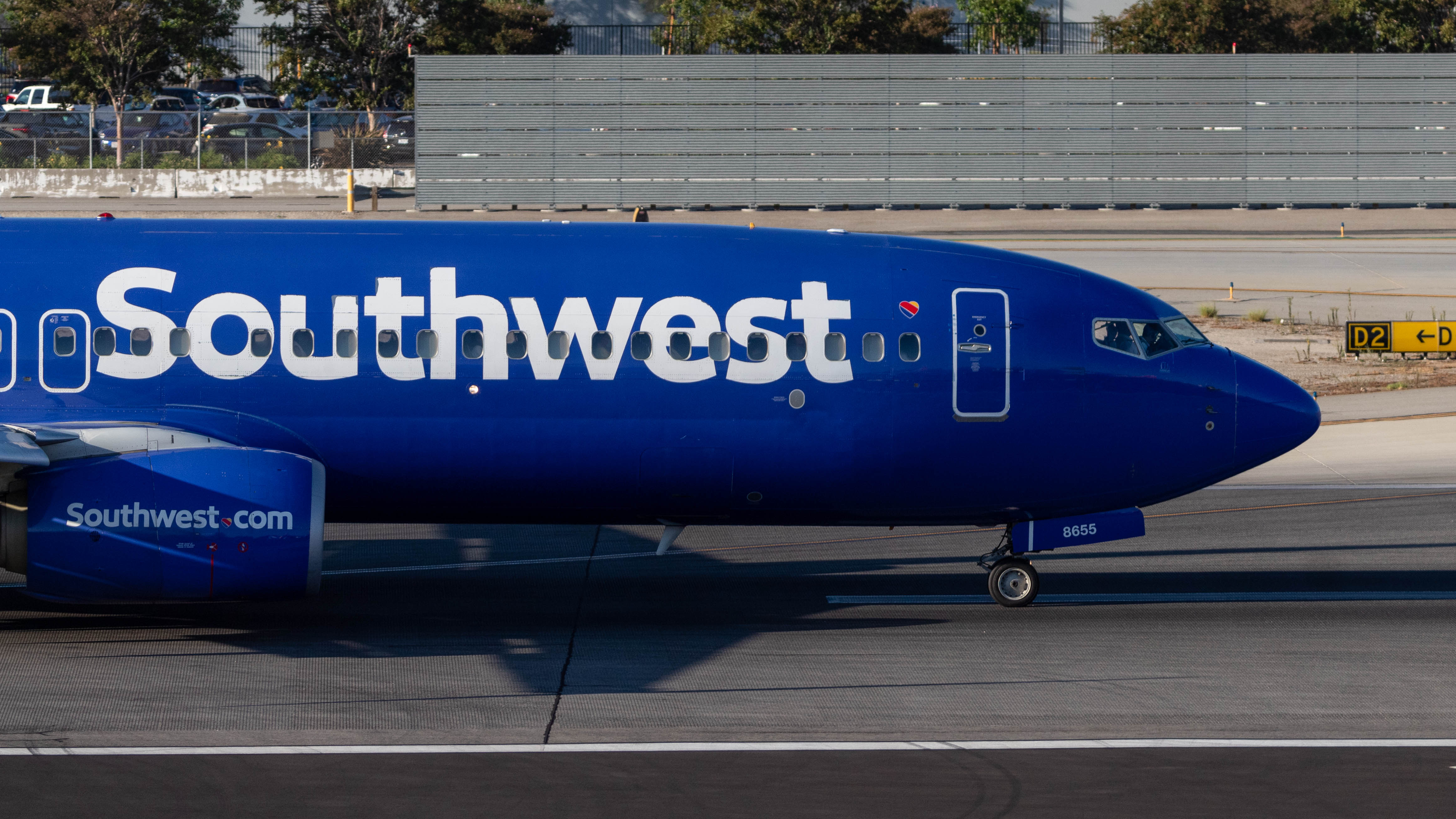 Full size: Southwest Airlines Boring 737-800 N8655D at Bob Hope Airport