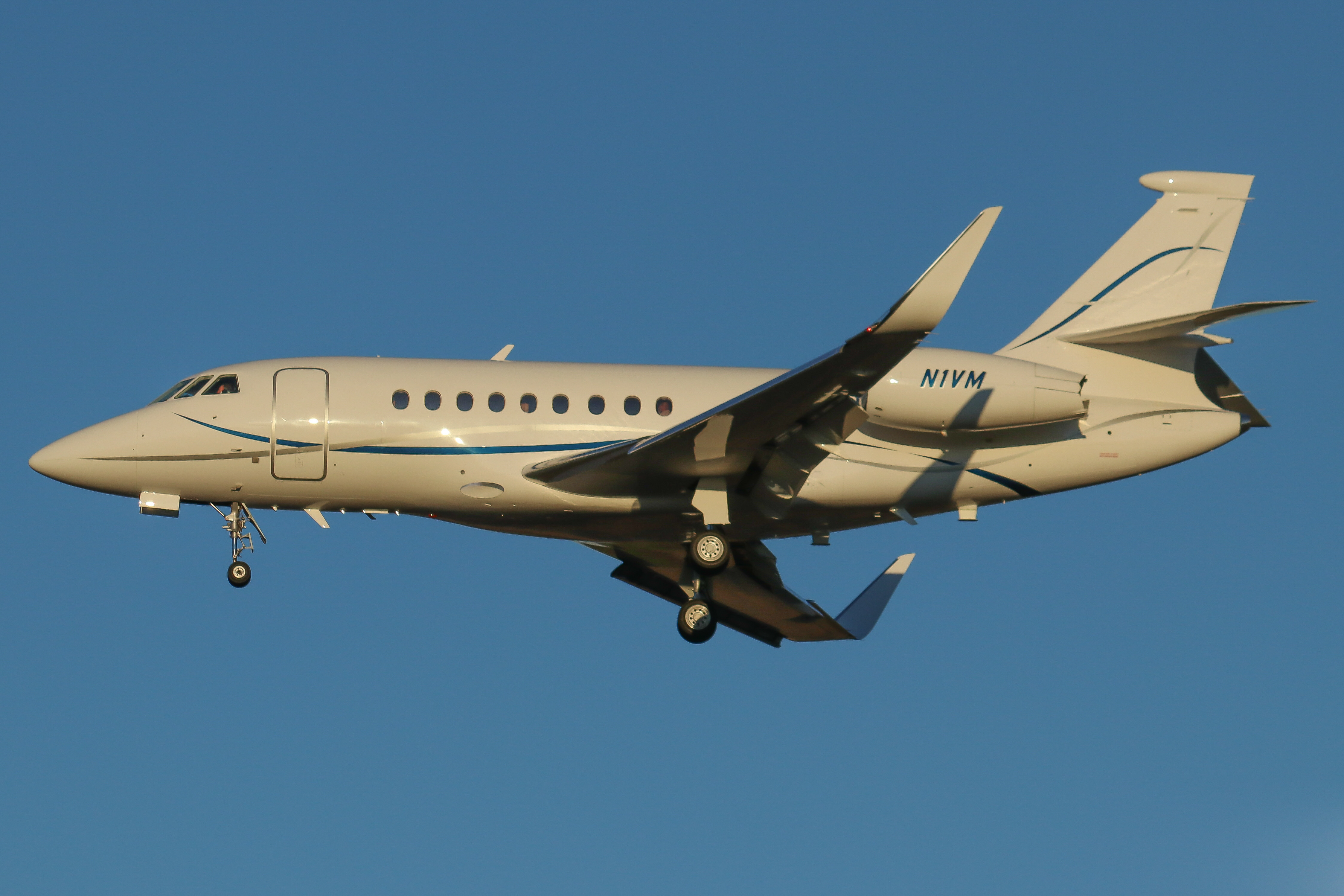 Full size: PRIVATE Dassault Falcon 2000EX N1VM at Baltimore/Washington International Thurgood Marshall Airport