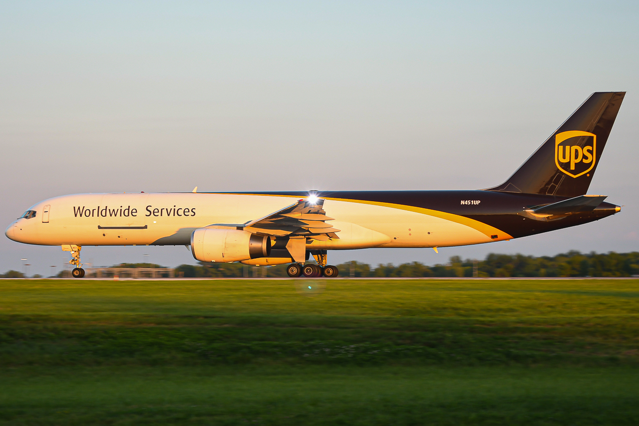 Full size: United Parcel Service Boeing 757-200F N451UP at Cleveland-Hopkins International Airport
