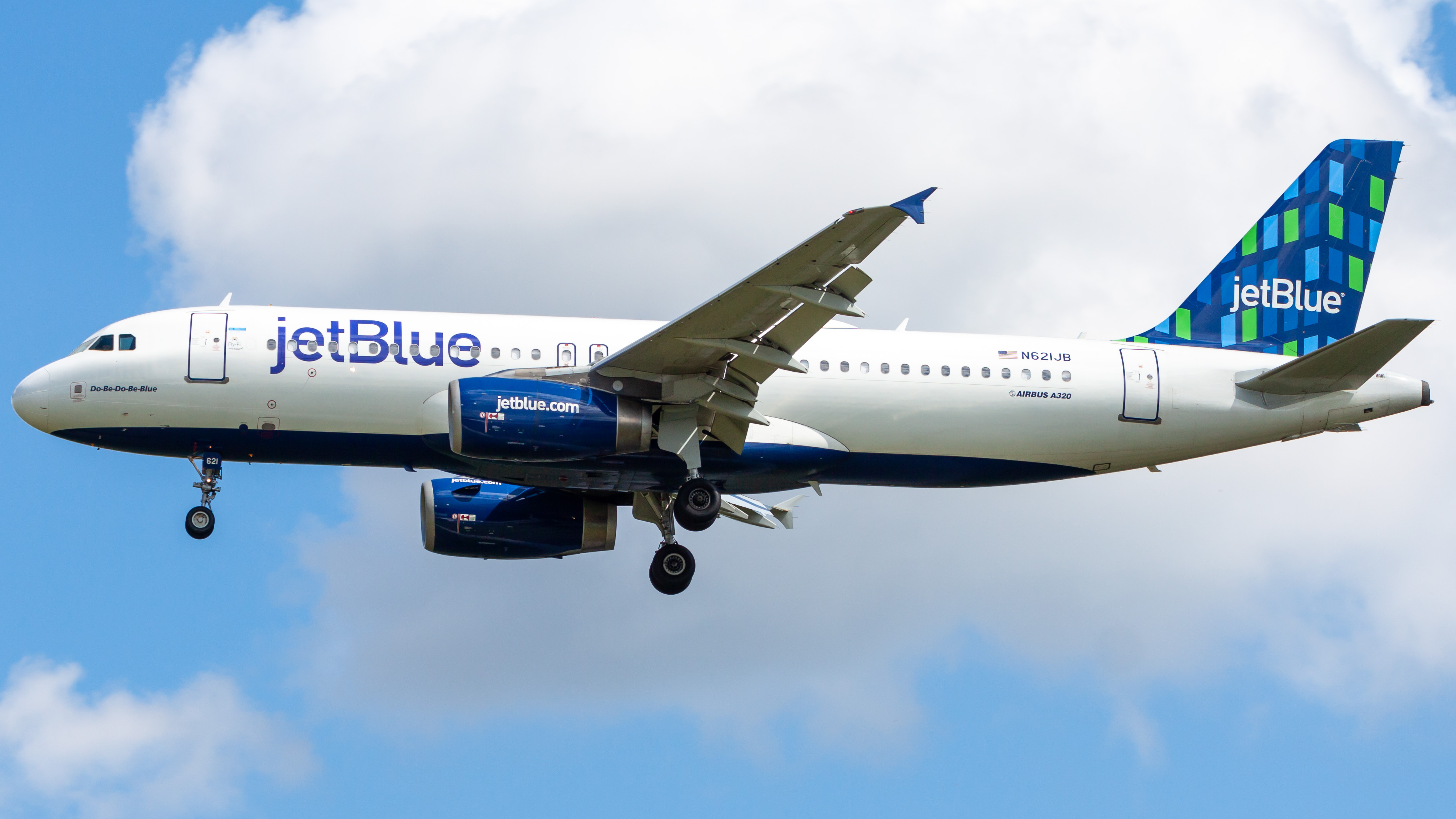 Full size: JetBlue Airways Airbus A320 N621JB at Orlando International Airport