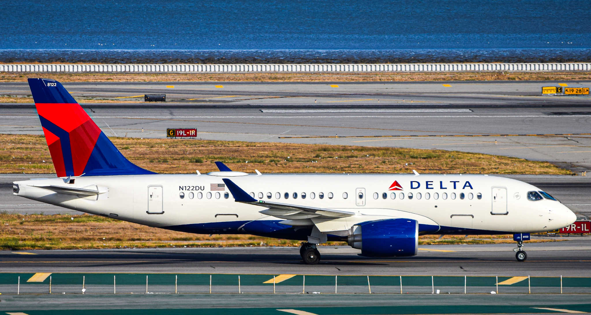 Full size: Delta Airlines Airbus A220-100 N122DU at San Francisco International Airport