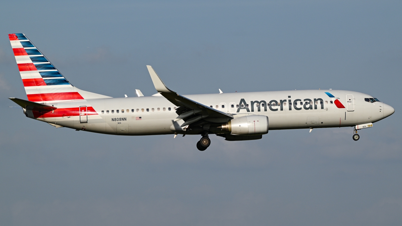 Full size: American Airlines Boeing 737-800 N808NN at Dallas-Fort Worth International Airport