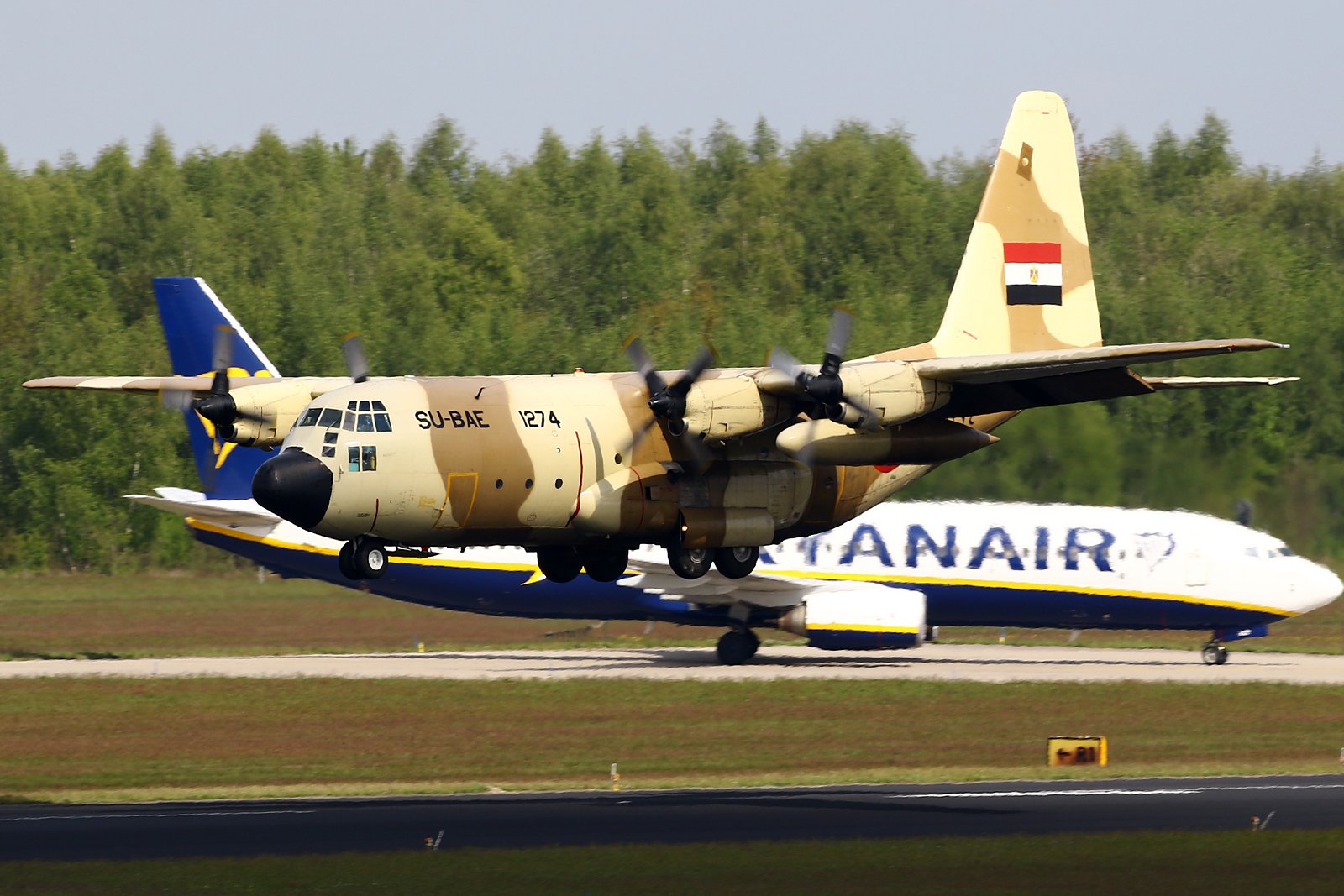 Full size: Egypt Air Force  Lockheed C-130H Hercules SU-BAE at Heho Airport
