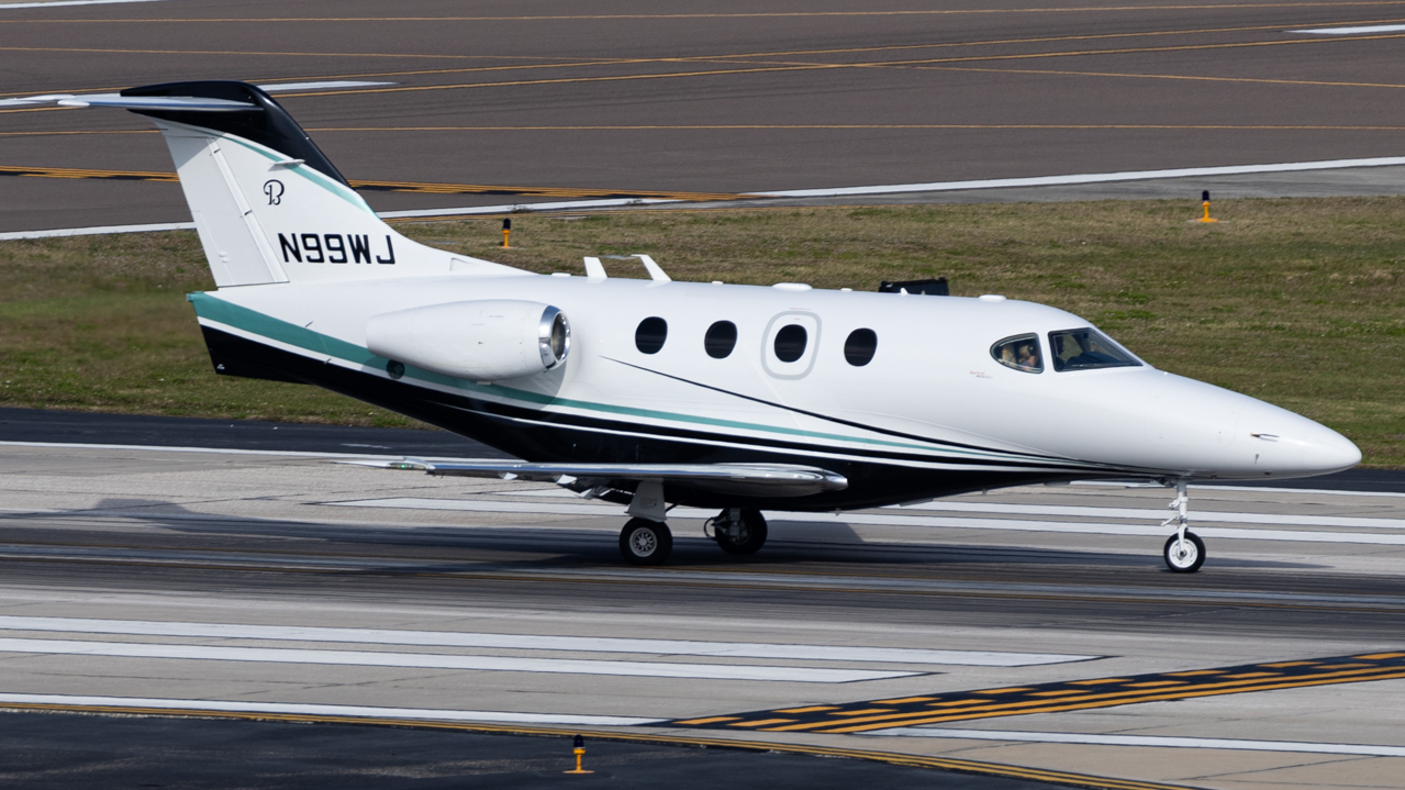 Full size: PRIVATE Beechcraft Premier  N99WJ at Tampa International Airport