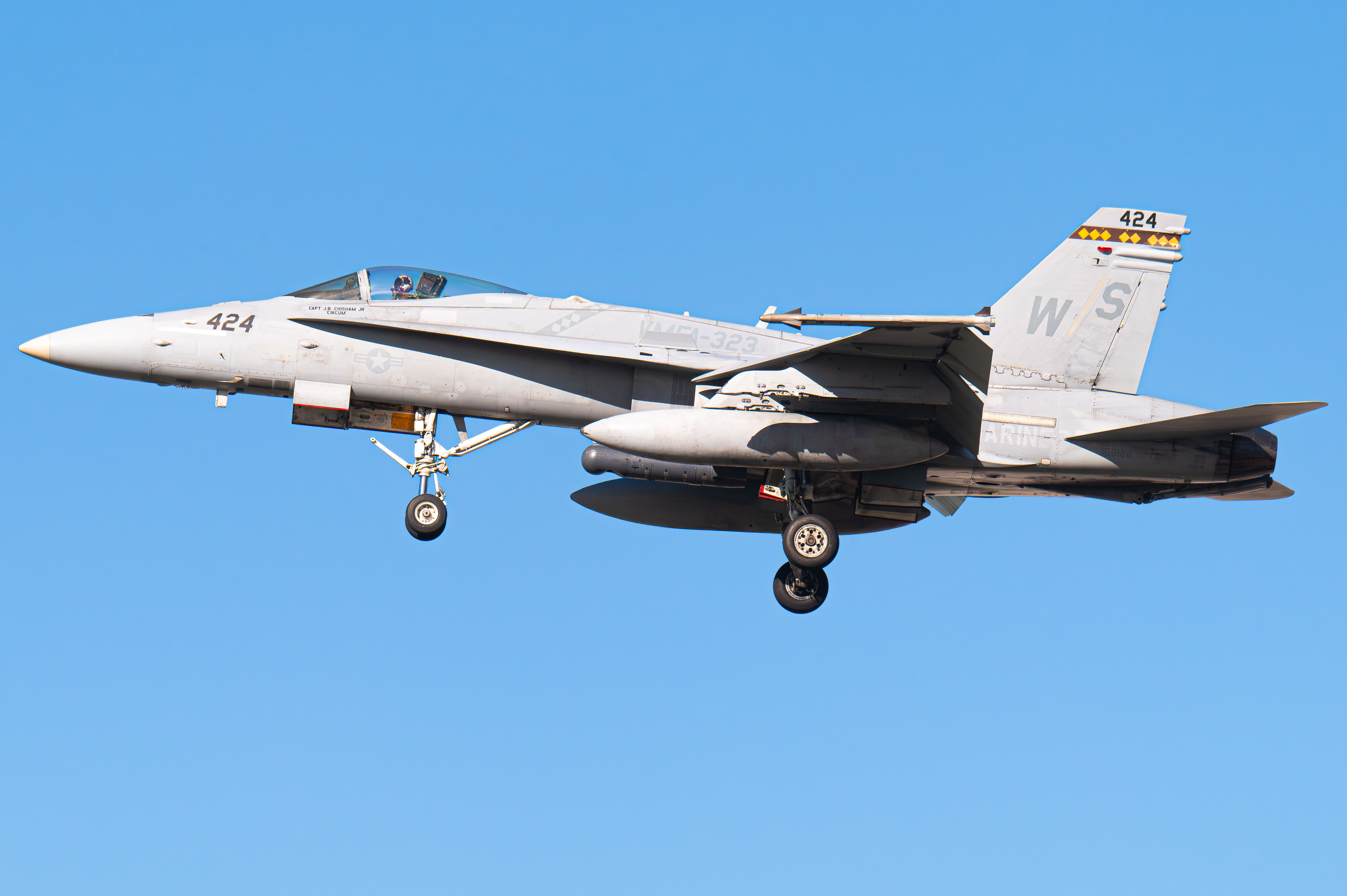 Full size: USMC - United States Marine Corp McDonnel Douglas F/A-18 Hornet 165186 at Brown Field Municipal Airport